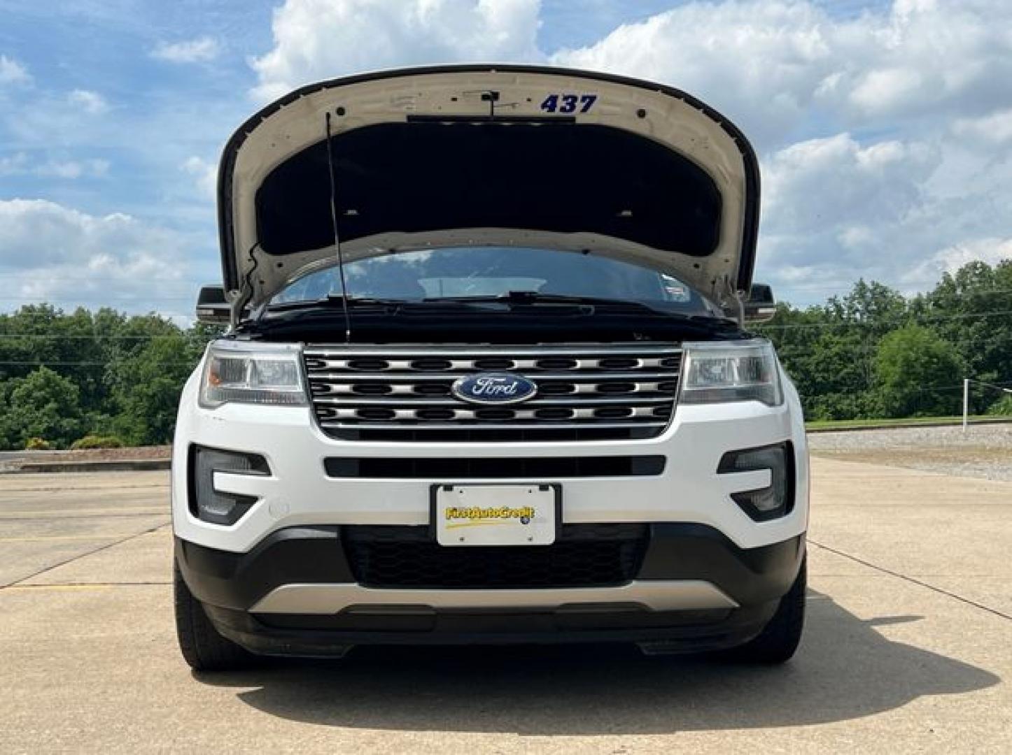 2017 WHITE /Black Cloth FORD EXPLORER XLT (1FM5K8D8XHG) with an 3.5L engine, Automatic transmission, located at 11100 Summerlin Square Dr., Fort Myers Beach, FL, 33931, (239) 999-7777, 26.493452, -81.938683 - Photo#17