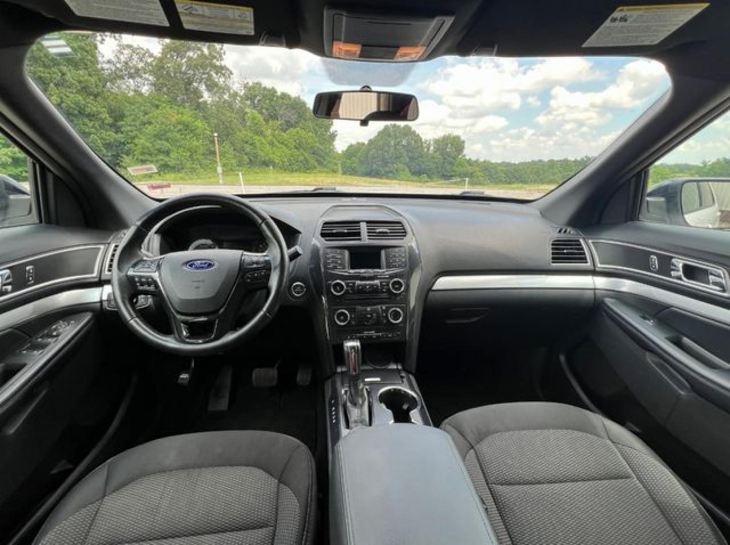 2017 WHITE /Black Cloth FORD EXPLORER XLT (1FM5K8D8XHG) with an 3.5L engine, Automatic transmission, located at 11100 Summerlin Square Dr., Fort Myers Beach, FL, 33931, (239) 999-7777, 26.493452, -81.938683 - Photo#45