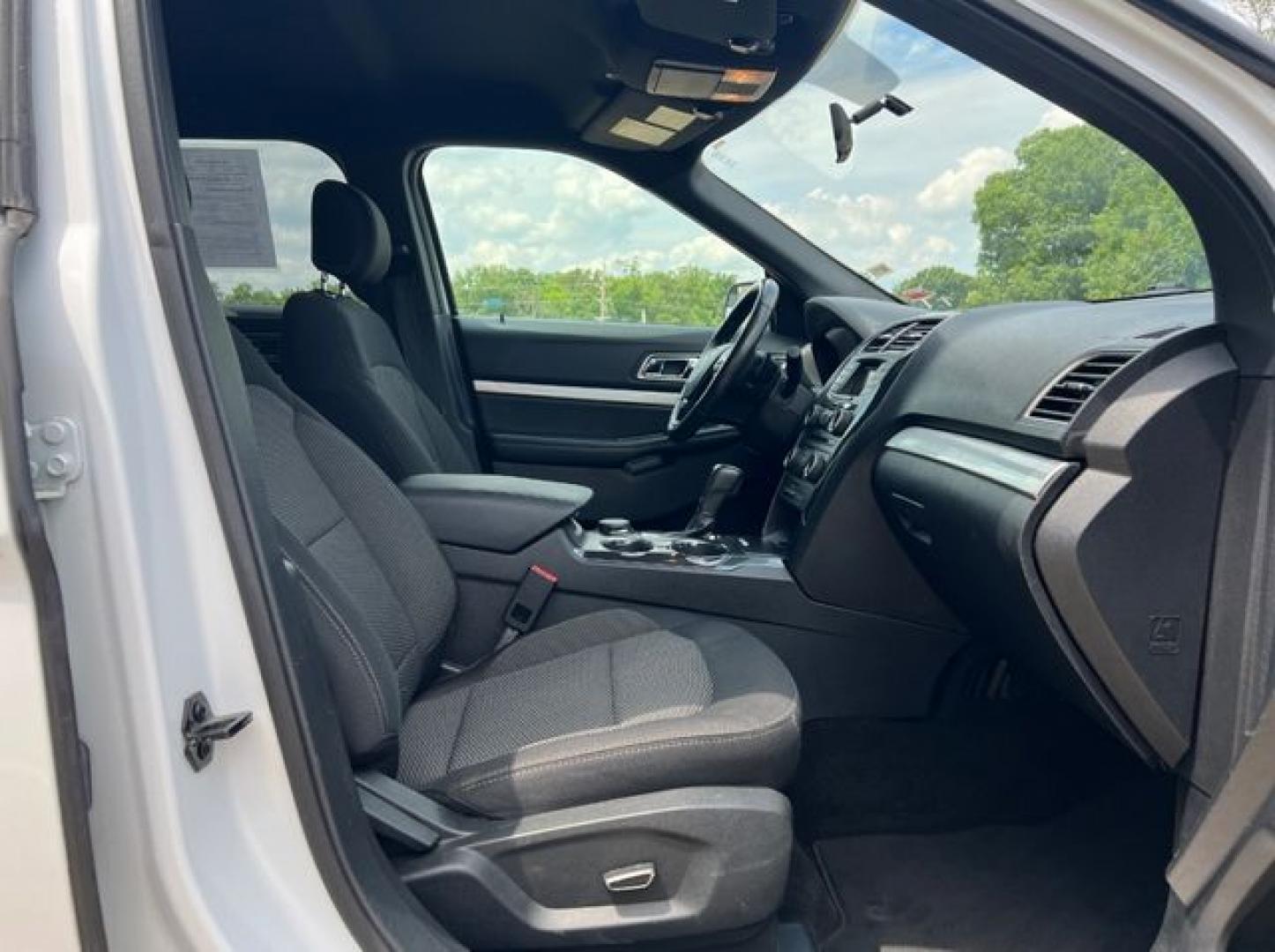 2017 WHITE /Black Cloth FORD EXPLORER XLT (1FM5K8D8XHG) with an 3.5L engine, Automatic transmission, located at 11100 Summerlin Square Dr., Fort Myers Beach, FL, 33931, (239) 999-7777, 26.493452, -81.938683 - Photo#47