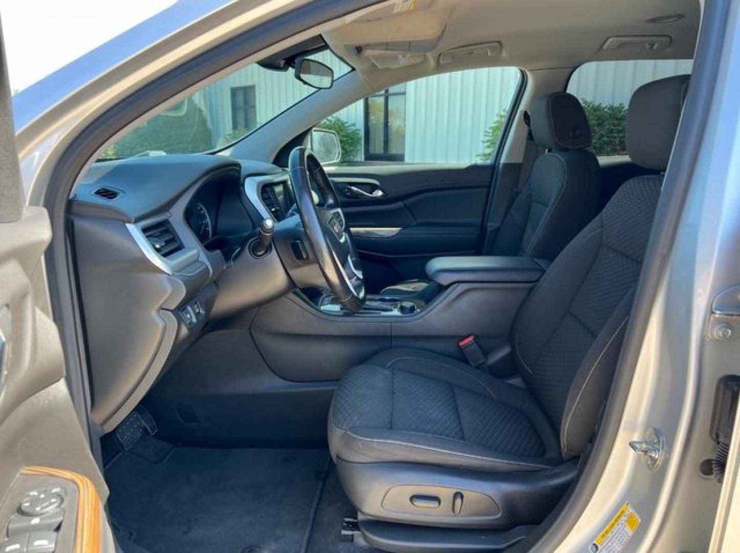 2019 SILVER /Black Cloth GMC ACADIA SLE (1GKKNLLAXKZ) with an 2.5L engine, Automatic transmission, located at 11100 Summerlin Square Dr., Fort Myers Beach, FL, 33931, (239) 999-7777, 26.493452, -81.938683 - Photo#22