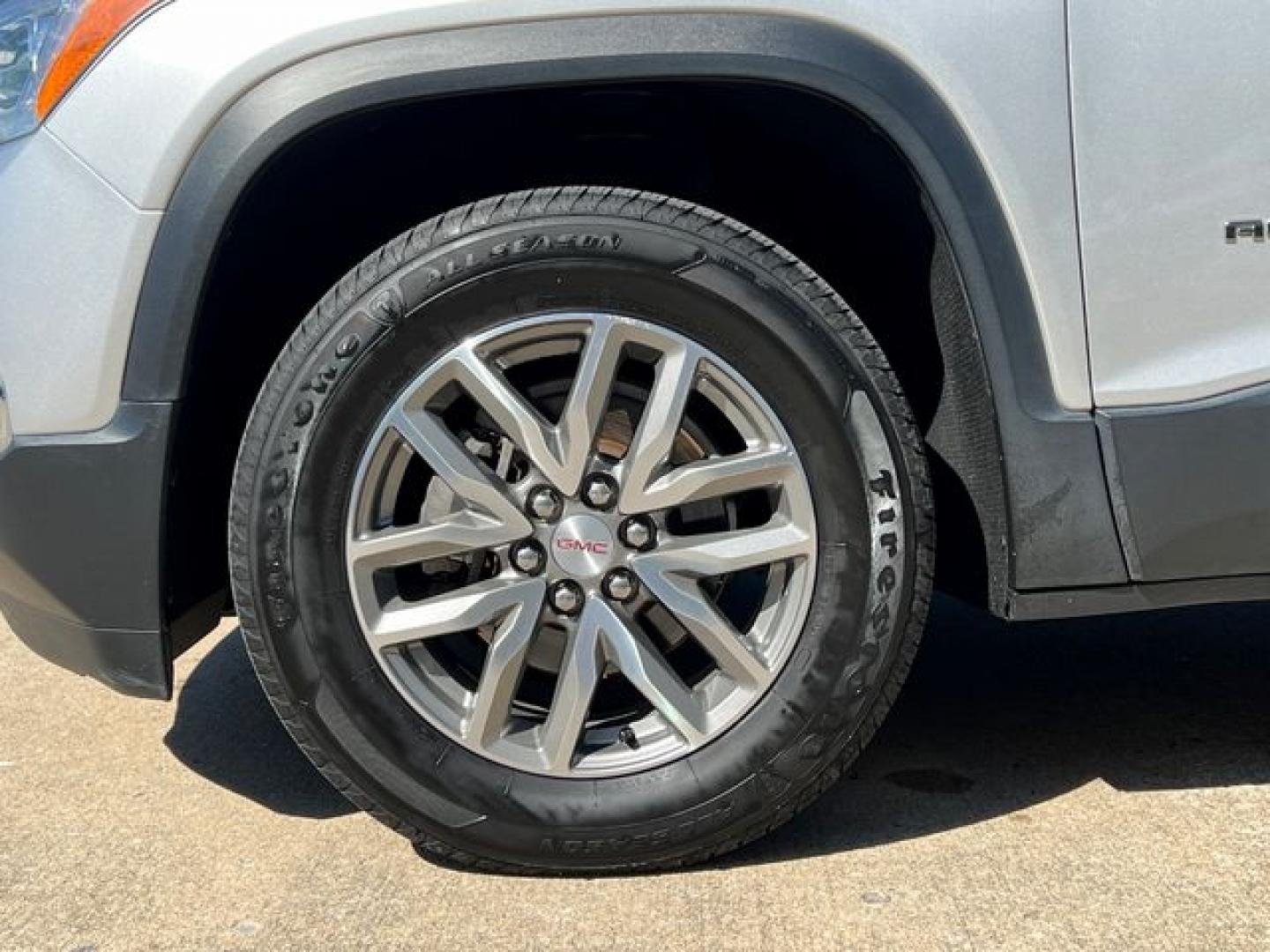 2019 SILVER /Black Cloth GMC ACADIA SLE (1GKKNLLAXKZ) with an 2.5L engine, Automatic transmission, located at 11100 Summerlin Square Dr., Fort Myers Beach, FL, 33931, (239) 999-7777, 26.493452, -81.938683 - Photo#36