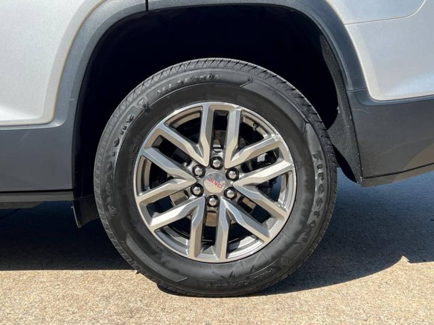 2019 SILVER /Black Cloth GMC ACADIA SLE (1GKKNLLAXKZ) with an 2.5L engine, Automatic transmission, located at 11100 Summerlin Square Dr., Fort Myers Beach, FL, 33931, (239) 999-7777, 26.493452, -81.938683 - Photo#37