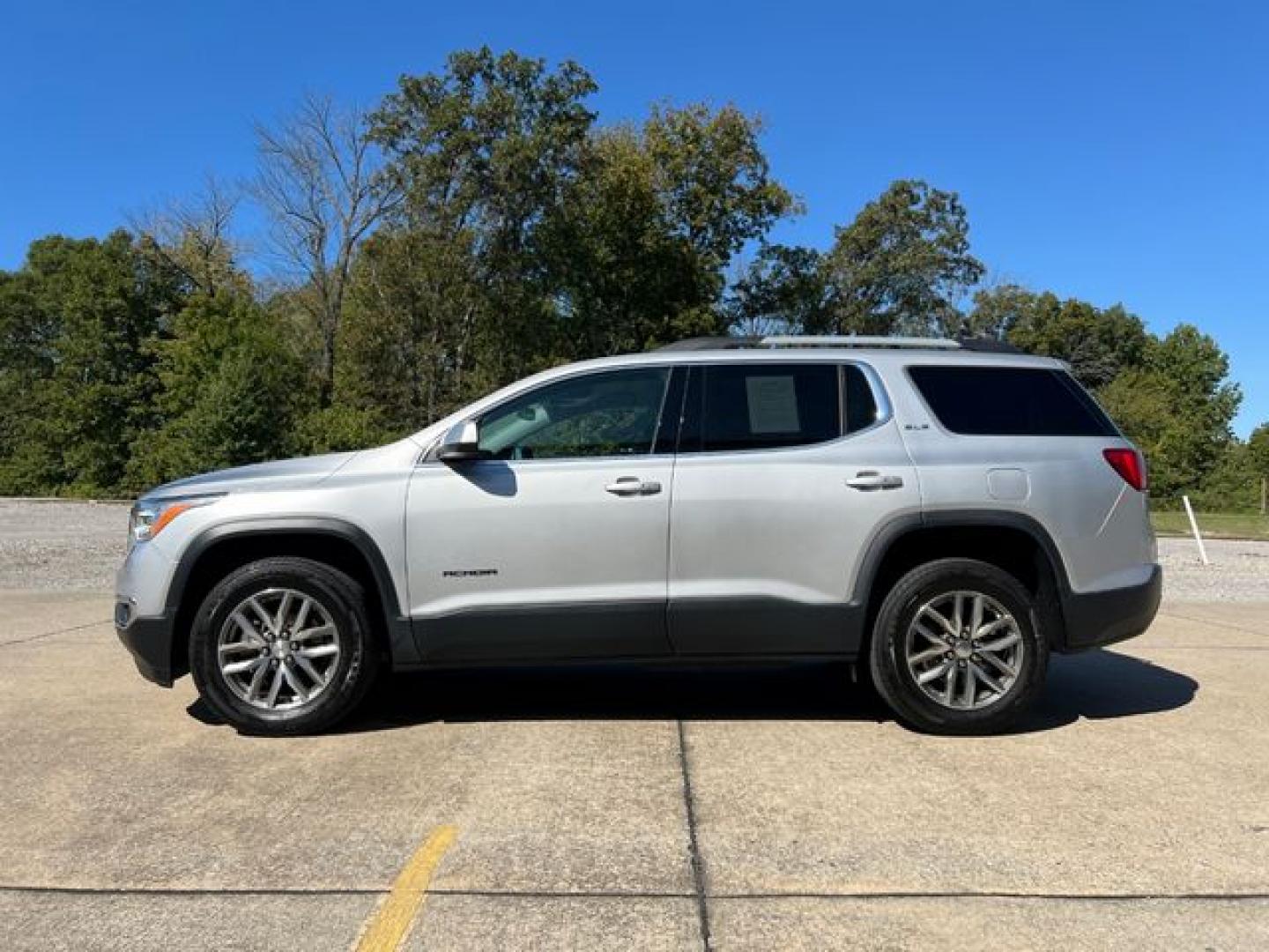 2019 SILVER /Black Cloth GMC ACADIA SLE (1GKKNLLAXKZ) with an 2.5L engine, Automatic transmission, located at 11100 Summerlin Square Dr., Fort Myers Beach, FL, 33931, (239) 999-7777, 26.493452, -81.938683 - Photo#39