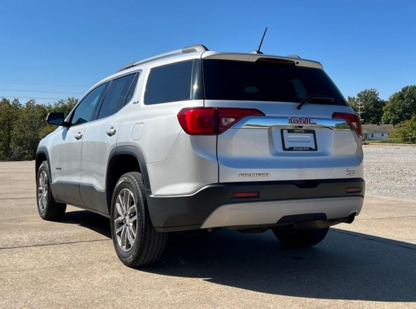 2019 SILVER /Black Cloth GMC ACADIA SLE (1GKKNLLAXKZ) with an 2.5L engine, Automatic transmission, located at 11100 Summerlin Square Dr., Fort Myers Beach, FL, 33931, (239) 999-7777, 26.493452, -81.938683 - Photo#40