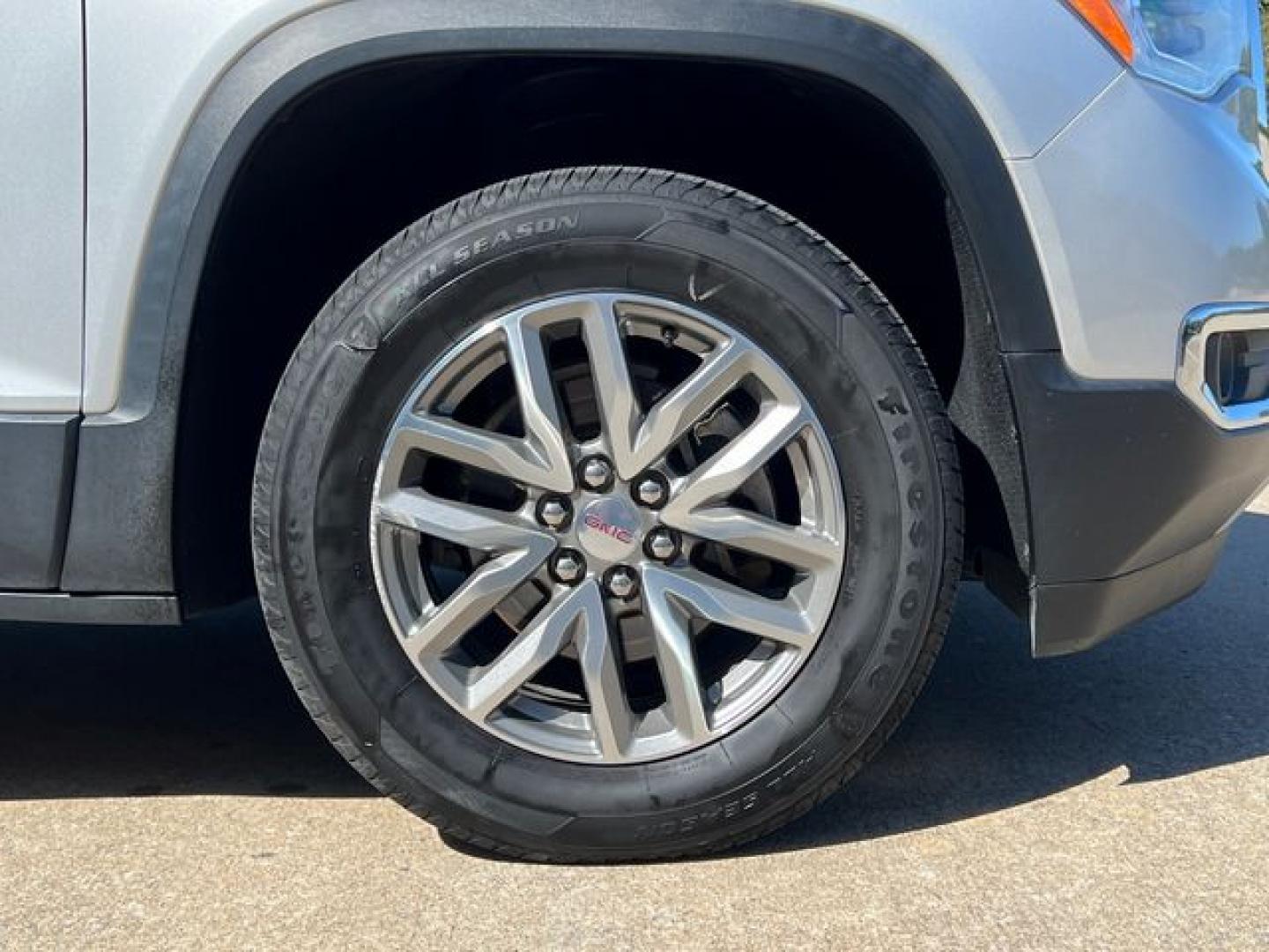 2019 SILVER /Black Cloth GMC ACADIA SLE (1GKKNLLAXKZ) with an 2.5L engine, Automatic transmission, located at 11100 Summerlin Square Dr., Fort Myers Beach, FL, 33931, (239) 999-7777, 26.493452, -81.938683 - Photo#42