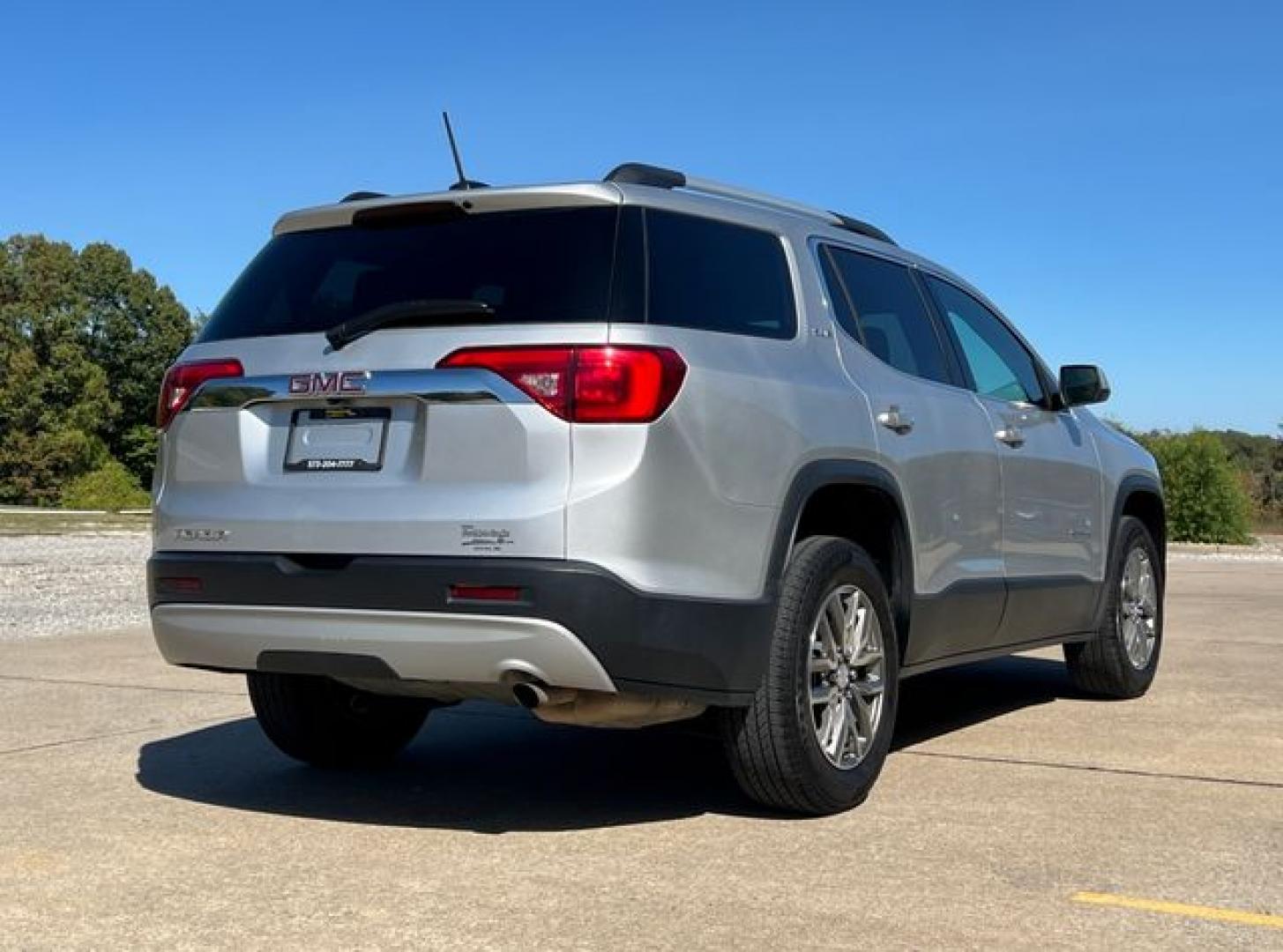 2019 SILVER /Black Cloth GMC ACADIA SLE (1GKKNLLAXKZ) with an 2.5L engine, Automatic transmission, located at 11100 Summerlin Square Dr., Fort Myers Beach, FL, 33931, (239) 999-7777, 26.493452, -81.938683 - Photo#45