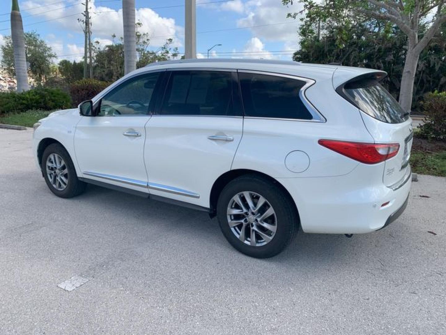 2015 WHITE /Tan Leather INFINITI QX60 SUV (5N1AL0MM7FC) with an 3.5L engine, Continuously Variable transmission, located at 11100 Summerlin Square Dr., Fort Myers Beach, FL, 33931, (239) 999-7777, 26.493452, -81.938683 - Photo#5