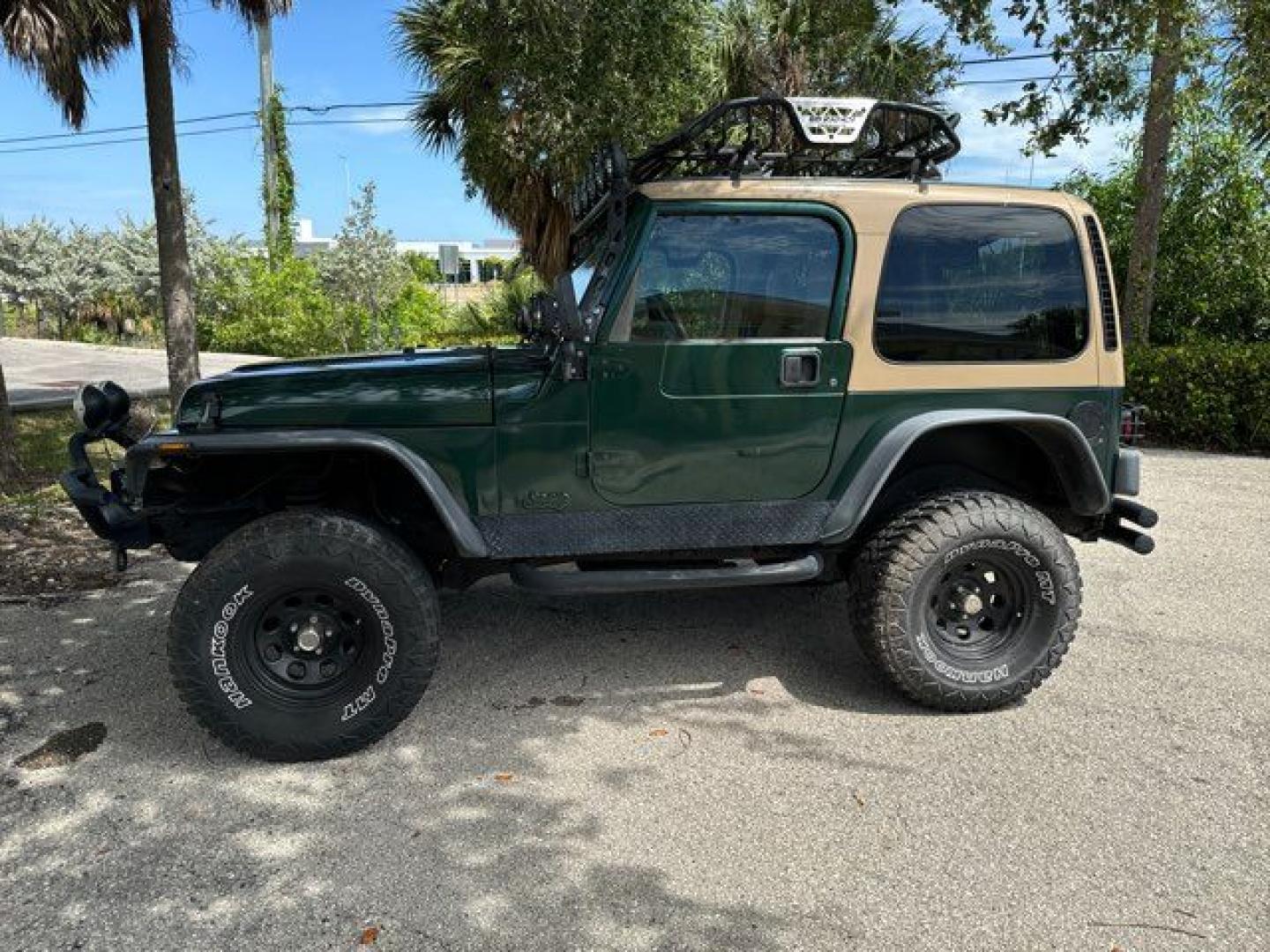 1999 Forest Green Pearlcoat /Agate Vinyl Jeep Wrangler Sport (1J4FY19S5XP) with an 4.0L L6 OHV 12V engine, located at 11100 Summerlin Square Dr., Fort Myers Beach, FL, 33931, (239) 999-7777, 26.493452, -81.938683 - Photo#1