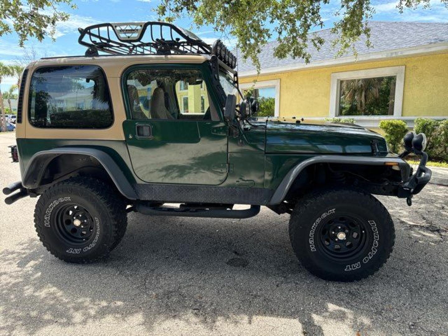 1999 Forest Green Pearlcoat /Agate Vinyl Jeep Wrangler Sport (1J4FY19S5XP) with an 4.0L L6 OHV 12V engine, located at 11100 Summerlin Square Dr., Fort Myers Beach, FL, 33931, (239) 999-7777, 26.493452, -81.938683 - Photo#6