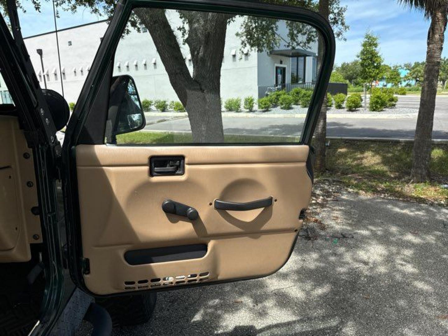 1999 Forest Green Pearlcoat /Agate Vinyl Jeep Wrangler Sport (1J4FY19S5XP) with an 4.0L L6 OHV 12V engine, located at 11100 Summerlin Square Dr., Fort Myers Beach, FL, 33931, (239) 999-7777, 26.493452, -81.938683 - Photo#17