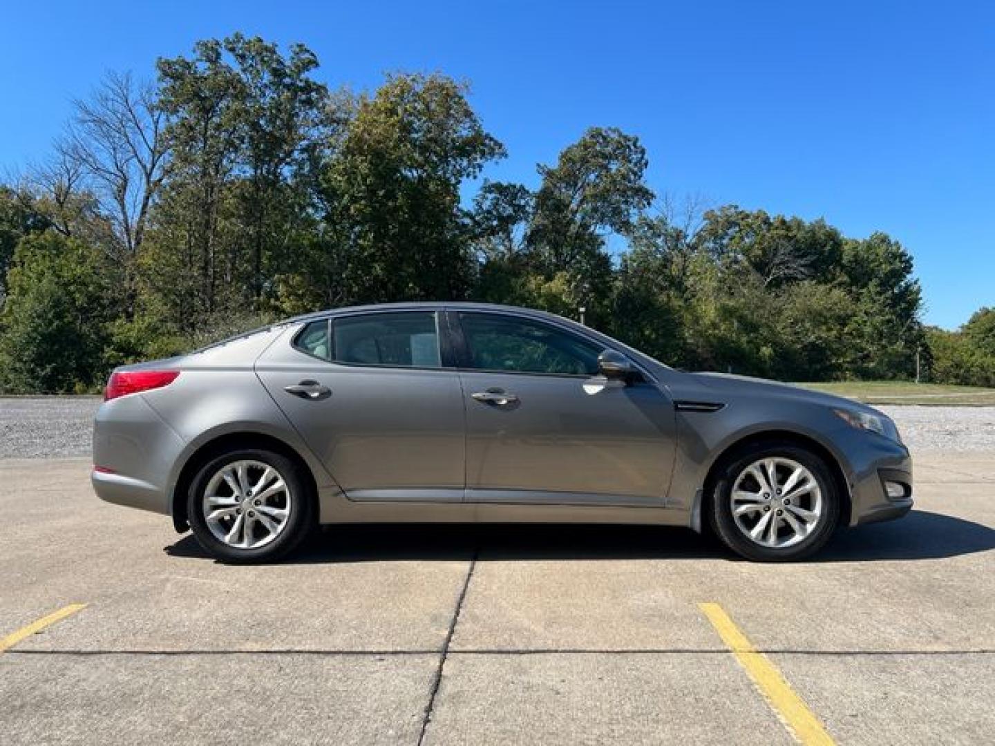 2013 BROWN /Tan Leather Kia Optima EX (5XXGN4A70DG) with an 2.4L L4 DOHC 16V engine, 6-Speed Automatic transmission, located at 11100 Summerlin Square Dr., Fort Myers Beach, FL, 33931, (239) 999-7777, 26.493452, -81.938683 - Photo#32