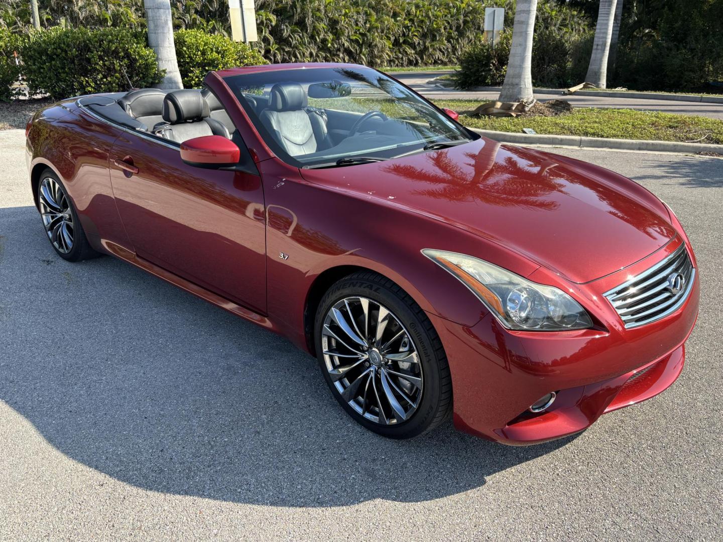 2014 RED INFINITI Q60 BASE (JN1CV6FE8EM) with an 3.7L engine, Automatic transmission, located at 11100 Summerlin Square Dr., Fort Myers Beach, FL, 33931, (239) 999-7777, 26.493452, -81.938683 - Photo#0