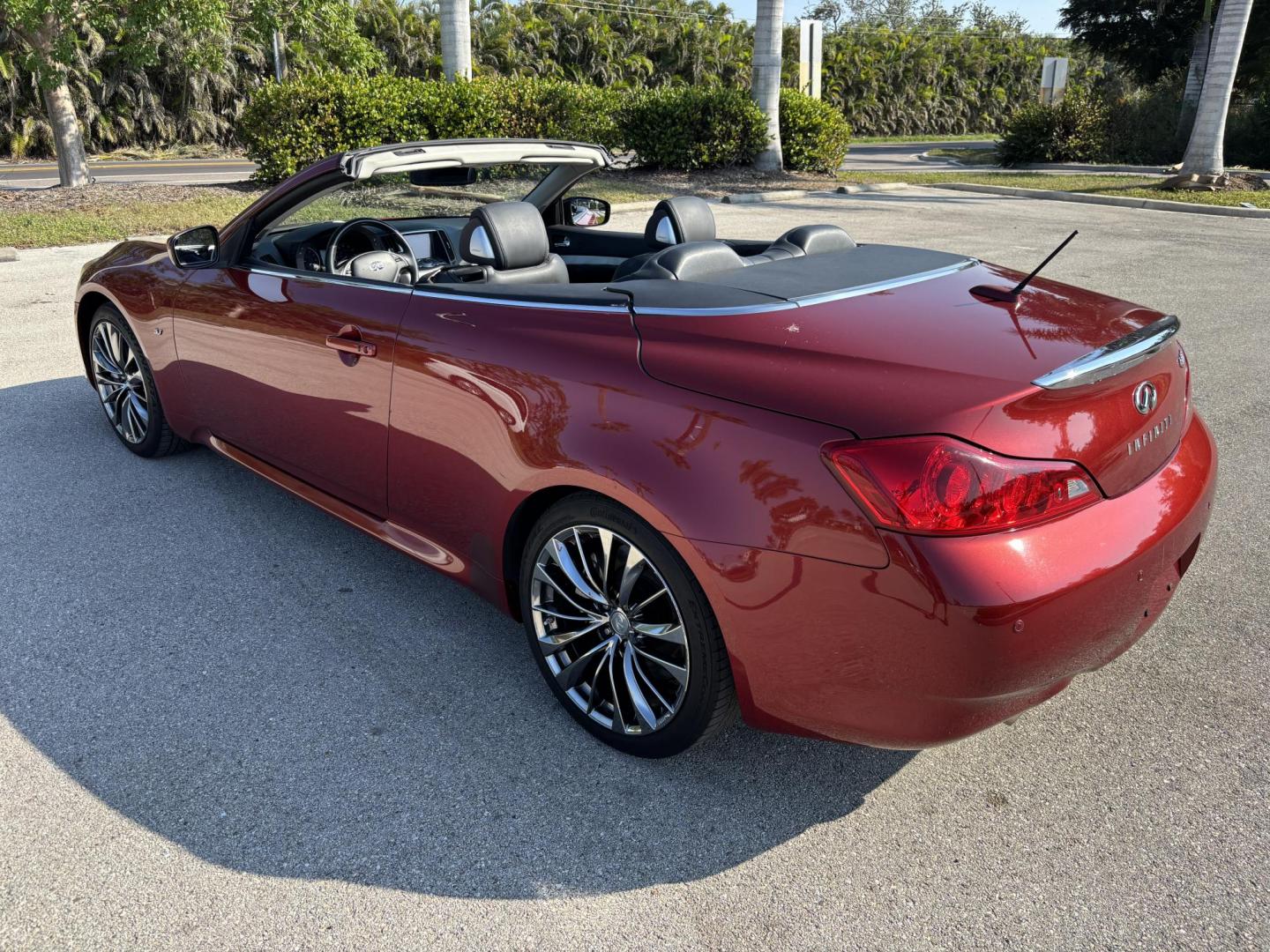 2014 RED INFINITI Q60 BASE (JN1CV6FE8EM) with an 3.7L engine, Automatic transmission, located at 11100 Summerlin Square Dr., Fort Myers Beach, FL, 33931, (239) 999-7777, 26.493452, -81.938683 - Photo#2