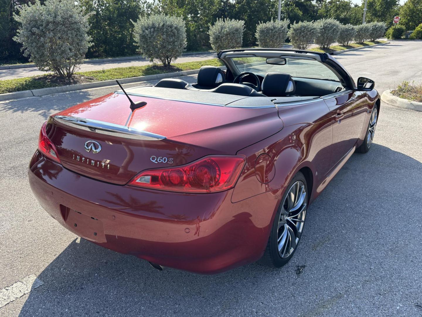 2014 RED INFINITI Q60 BASE (JN1CV6FE8EM) with an 3.7L engine, Automatic transmission, located at 11100 Summerlin Square Dr., Fort Myers Beach, FL, 33931, (239) 999-7777, 26.493452, -81.938683 - Photo#3