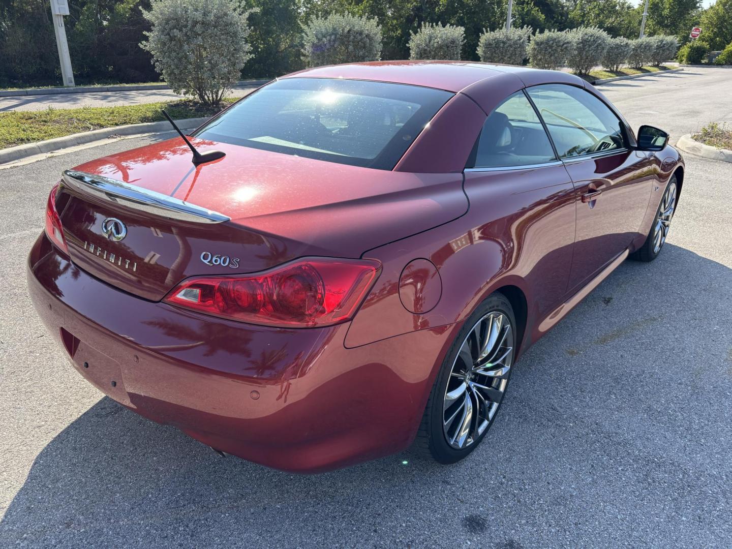 2014 RED INFINITI Q60 BASE (JN1CV6FE8EM) with an 3.7L engine, Automatic transmission, located at 11100 Summerlin Square Dr., Fort Myers Beach, FL, 33931, (239) 999-7777, 26.493452, -81.938683 - Photo#5