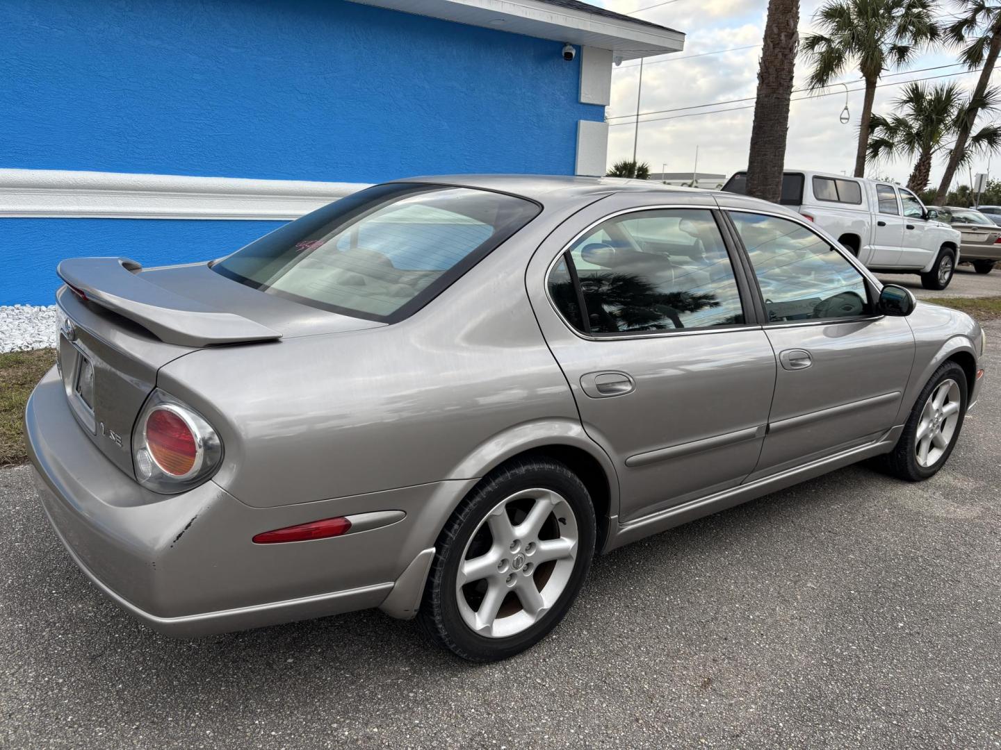 2002 GOLD /GRAY Nissan Maxima GLE (JN1DA31D12T) with an 3.5L V6 DOHC 24V engine, 4-Speed Automatic Overdrive transmission, located at 11100 Summerlin Square Dr., Fort Myers Beach, FL, 33931, (239) 999-7777, 26.493452, -81.938683 - Photo#2