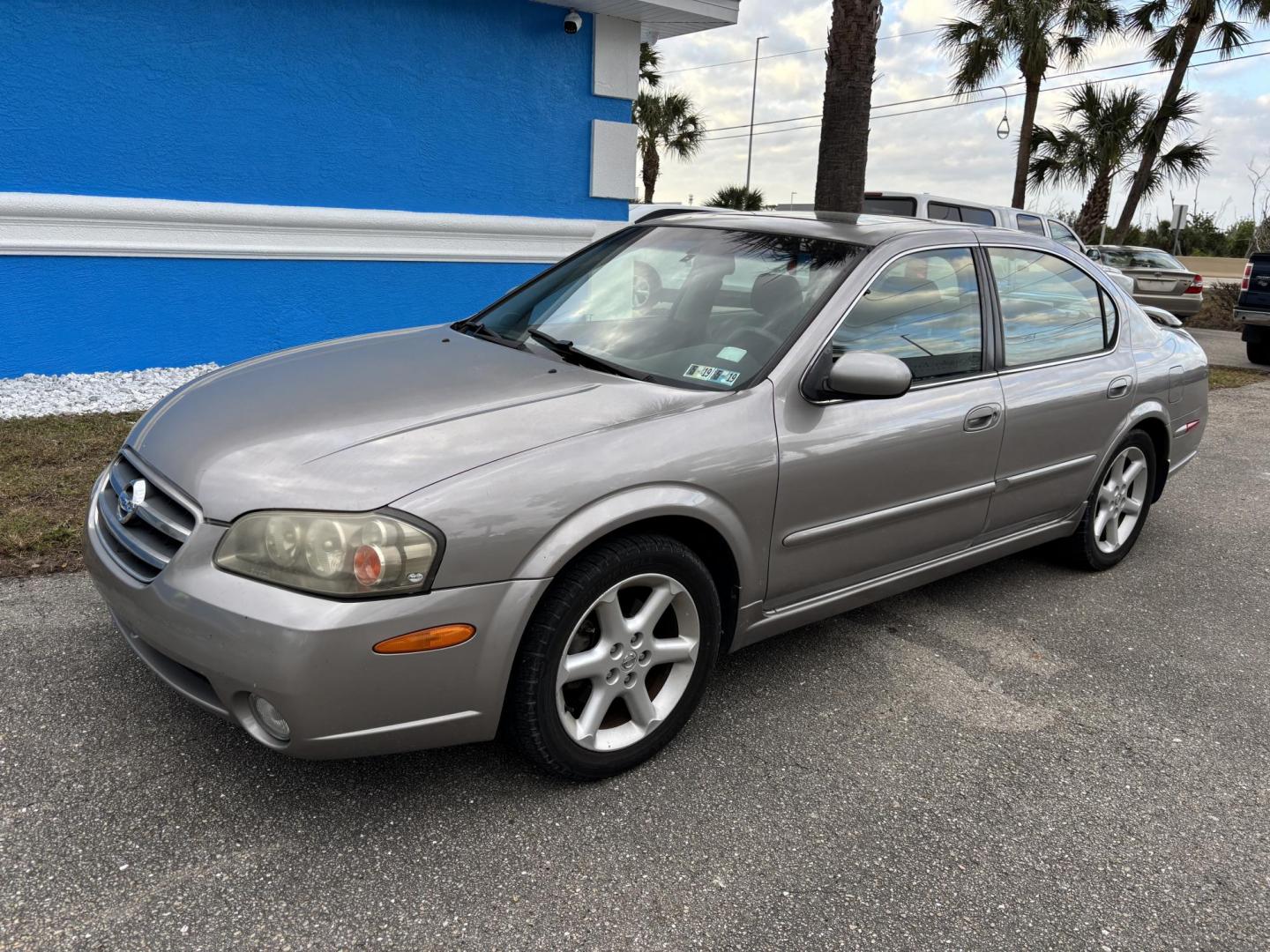 2002 GOLD /GRAY Nissan Maxima GLE (JN1DA31D12T) with an 3.5L V6 DOHC 24V engine, 4-Speed Automatic Overdrive transmission, located at 11100 Summerlin Square Dr., Fort Myers Beach, FL, 33931, (239) 999-7777, 26.493452, -81.938683 - Photo#0