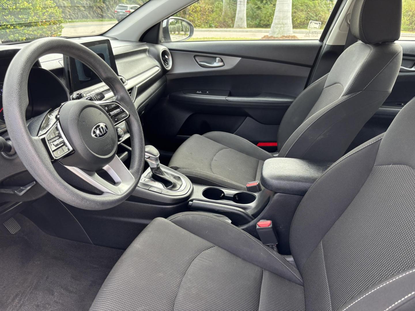 2020 SILVER /BLACK Kia Forte FE 6M (3KPF24AD4LE) with an 2.0L L4 DOHC 16V engine, 6M transmission, located at 11170 Summerlin Square Dr., Fort Myers Beach, FL, 33931, (239) 999-7777, 26.493546, -81.941628 - 1 Owner No Damage No Accident Carfax - Photo#10