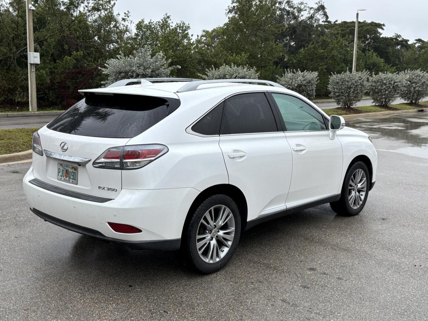 2014 WHITE /BLACK Lexus RX 350 FWD (2T2ZK1BA9EC) with an 3.5L V6 DOHC 24V engine, 5-Speed Automatic transmission, located at 11170 Summerlin Square Dr., Fort Myers Beach, FL, 33931, (239) 999-7777, 26.493546, -81.941628 - 2 Owner - Photo#4