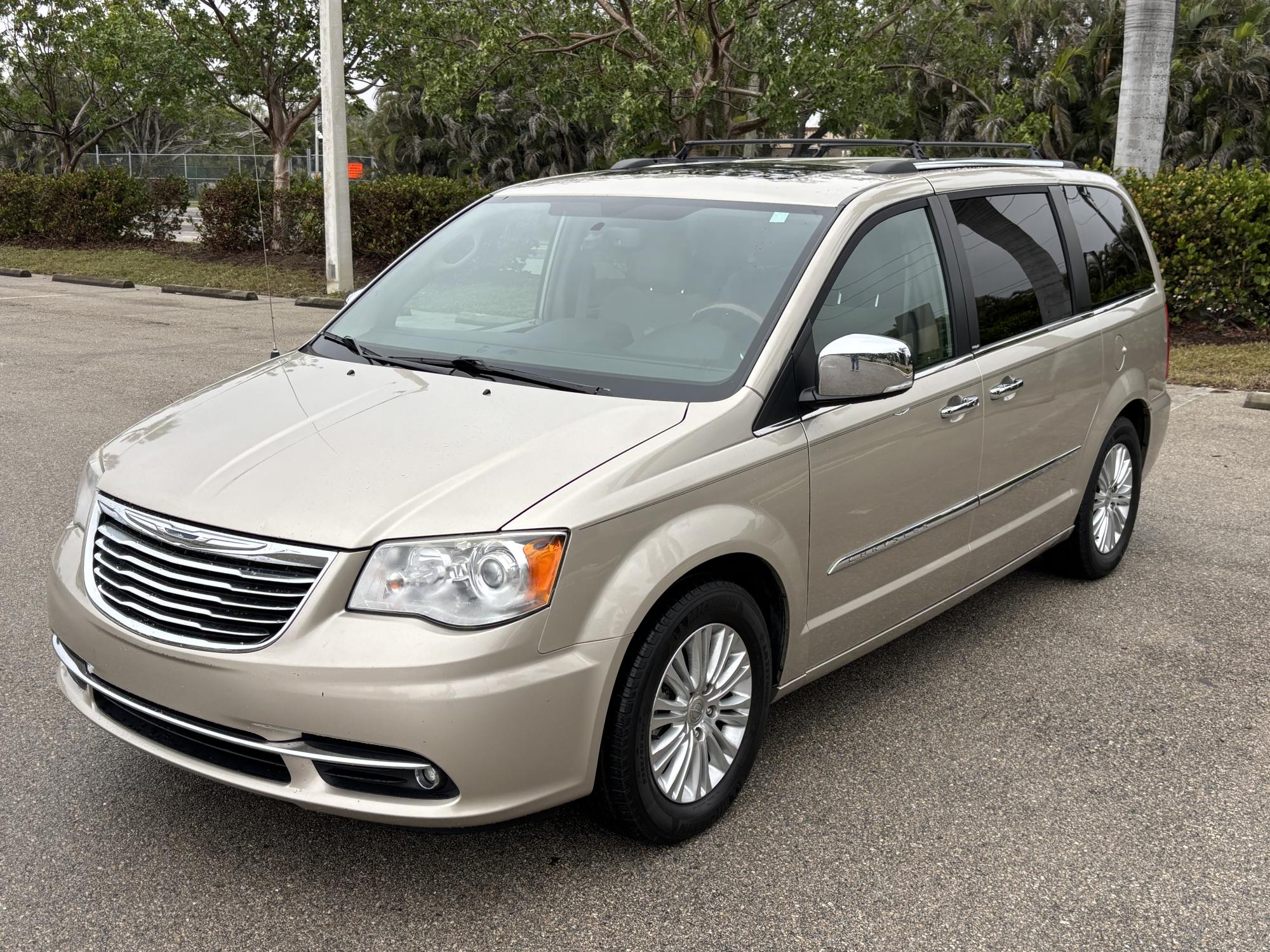 2013 Chrysler Town & Country Limited