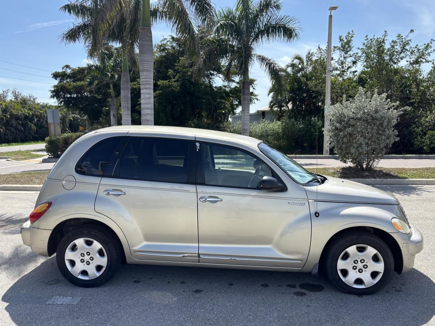 2005 GOLD CHRYSLER PT CRUISER TOURING (3C4FY58B85T) with an 2.4L engine, Automatic transmission, located at 11170 Summerlin Square Dr., Fort Myers Beach, FL, 33931, (239) 999-7777, 26.493546, -81.941628 - Photo#3