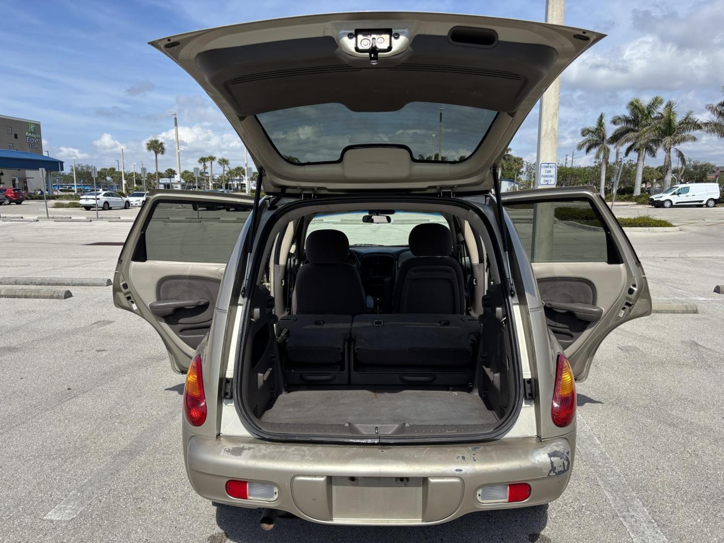 2005 GOLD CHRYSLER PT CRUISER TOURING (3C4FY58B85T) with an 2.4L engine, Automatic transmission, located at 11170 Summerlin Square Dr., Fort Myers Beach, FL, 33931, (239) 999-7777, 26.493546, -81.941628 - Photo#17