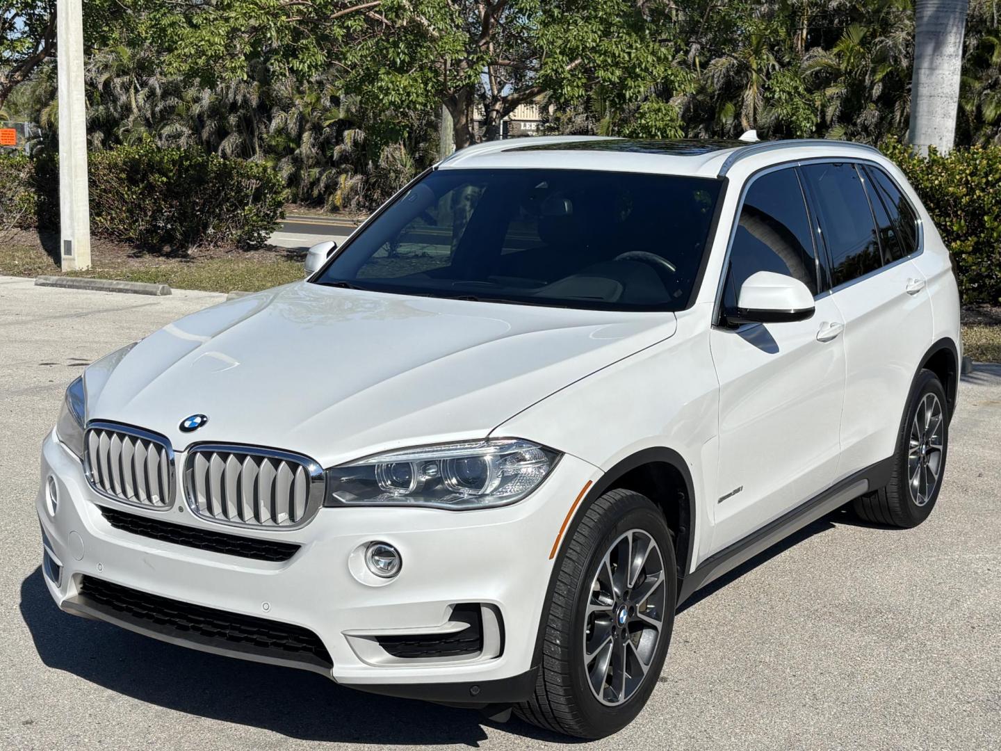 2017 WHITE BMW X5 SDRIVE35I (5UXKR2C3XH0) with an 3.0L engine, Automatic transmission, located at 11170 Summerlin Square Dr., Fort Myers Beach, FL, 33931, (239) 999-7777, 26.493546, -81.941628 - Photo#0