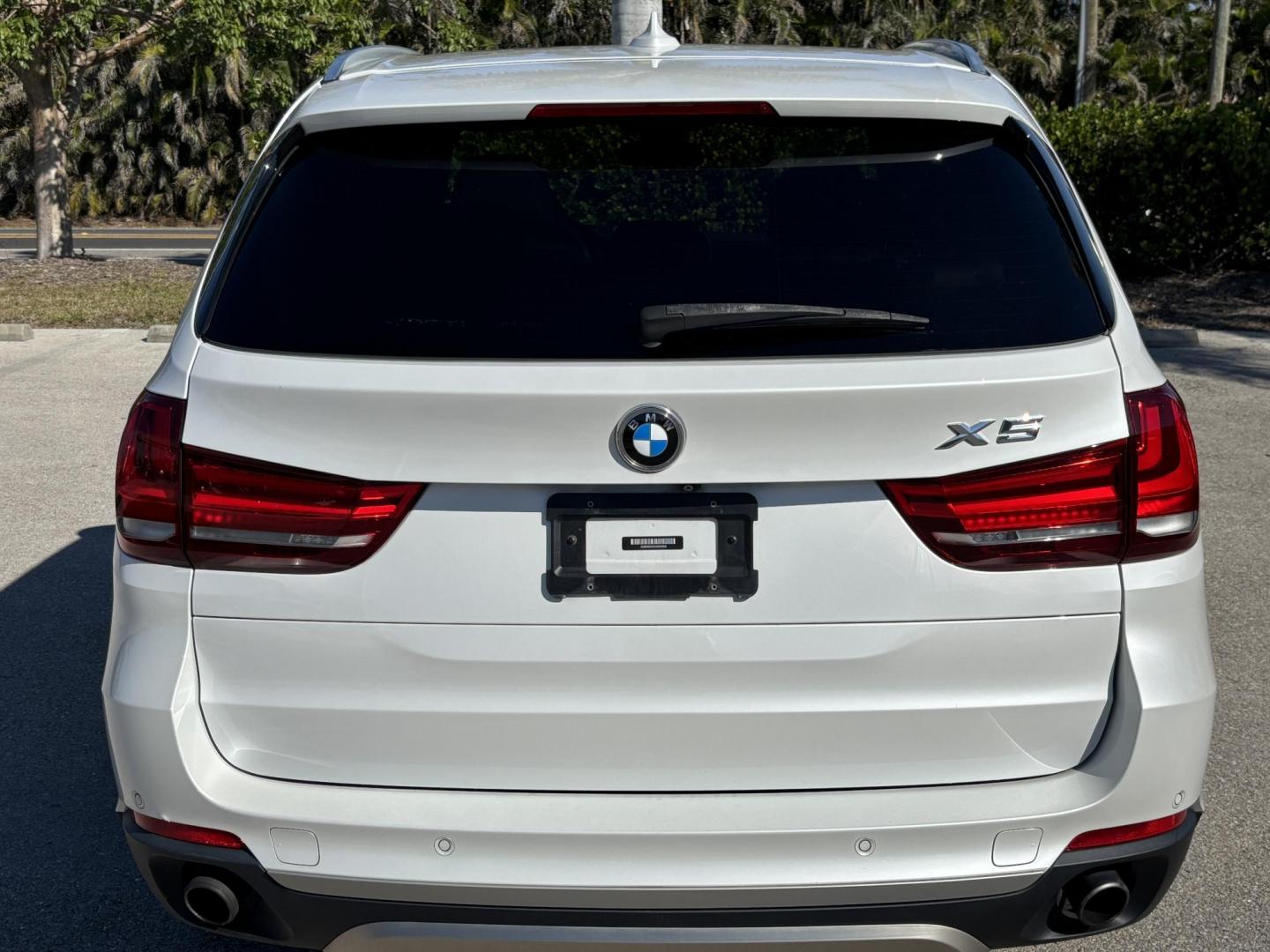 2017 WHITE BMW X5 SDRIVE35I (5UXKR2C3XH0) with an 3.0L engine, Automatic transmission, located at 11170 Summerlin Square Dr., Fort Myers Beach, FL, 33931, (239) 999-7777, 26.493546, -81.941628 - Photo#4