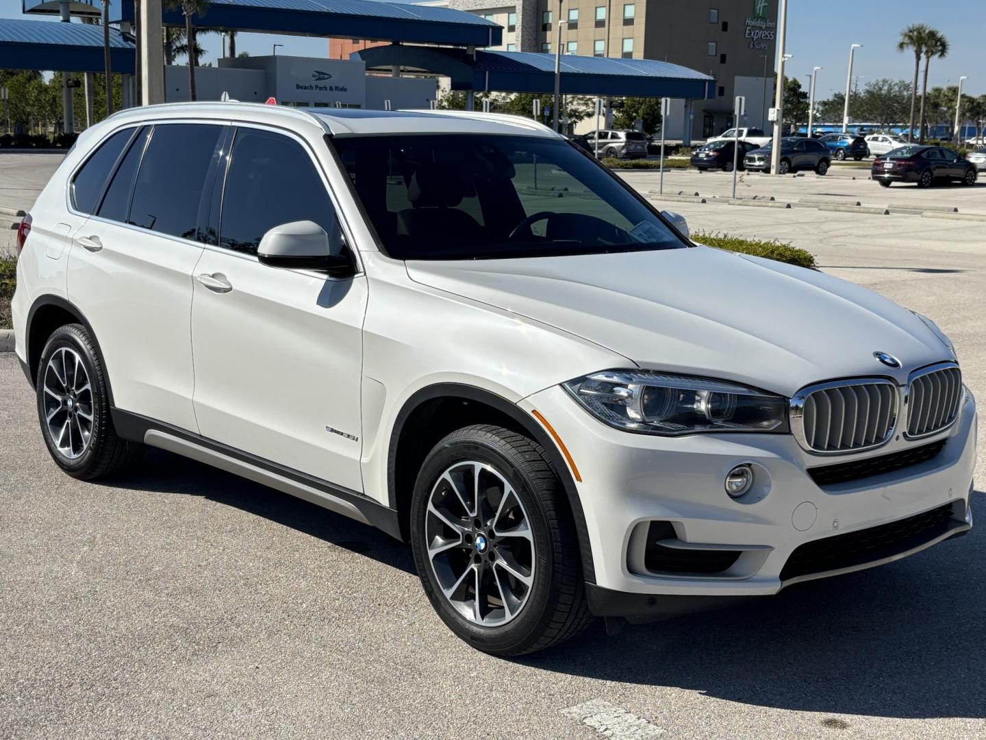 2017 WHITE BMW X5 SDRIVE35I (5UXKR2C3XH0) with an 3.0L engine, Automatic transmission, located at 11170 Summerlin Square Dr., Fort Myers Beach, FL, 33931, (239) 999-7777, 26.493546, -81.941628 - Photo#2