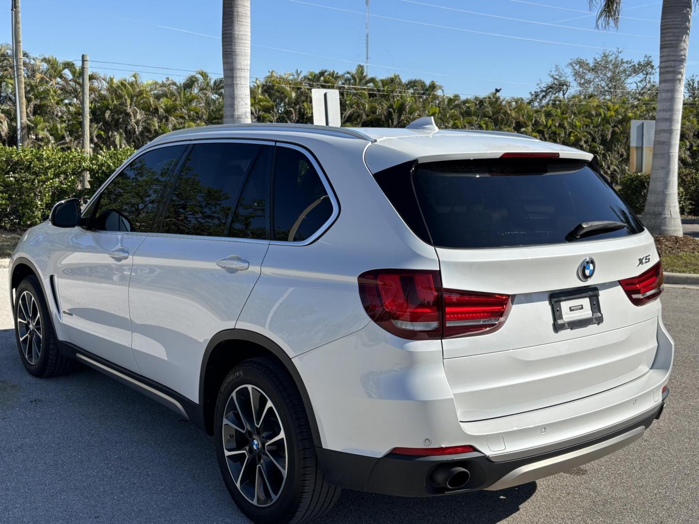 2017 WHITE BMW X5 SDRIVE35I (5UXKR2C3XH0) with an 3.0L engine, Automatic transmission, located at 11170 Summerlin Square Dr., Fort Myers Beach, FL, 33931, (239) 999-7777, 26.493546, -81.941628 - Photo#3