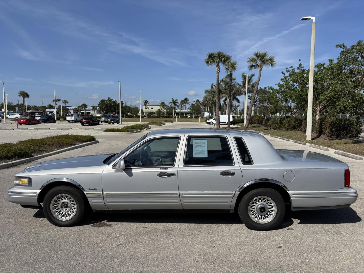 1997 SILVER LINCOLN TOWN CAR EXECUTIVE (1LNLM81W0VY) with an 4.6L engine, Automatic transmission, located at 11170 Summerlin Square Dr., Fort Myers Beach, FL, 33931, (239) 999-7777, 26.493546, -81.941628 - Photo#7