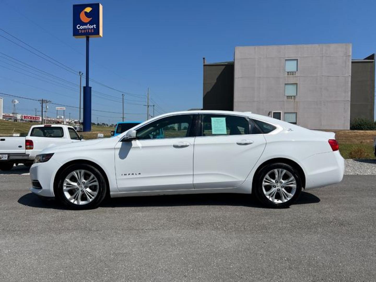 2015 WHITE /Black Leather/Cloth CHEVROLET IMPALA LT (2G1115SL9F9) with an 2.5L engine, Automatic transmission, located at 11100 Summerlin Square Dr., Fort Myers Beach, FL, 33931, (239) 999-7777, 26.493452, -81.938683 - Photo#4