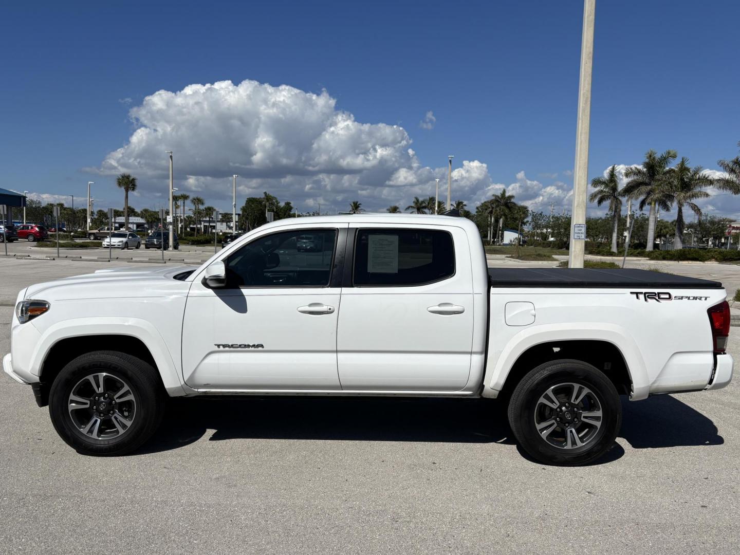 2016 WHITE TOYOTA TACOMA DOUBLE CAB (3TMAZ5CN2GM) with an 3.5L engine, Automatic transmission, located at 11170 Summerlin Square Dr., Fort Myers Beach, FL, 33931, (239) 999-7777, 26.493546, -81.941628 - Photo#7