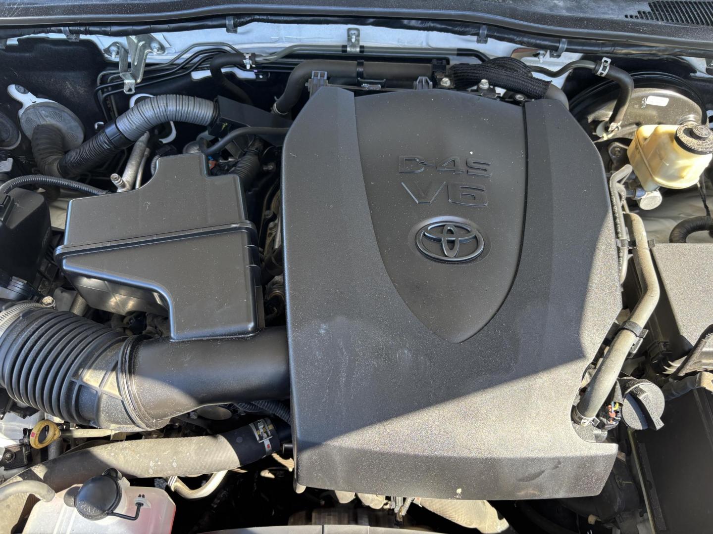 2016 WHITE TOYOTA TACOMA DOUBLE CAB (3TMAZ5CN2GM) with an 3.5L engine, Automatic transmission, located at 11170 Summerlin Square Dr., Fort Myers Beach, FL, 33931, (239) 999-7777, 26.493546, -81.941628 - Photo#20