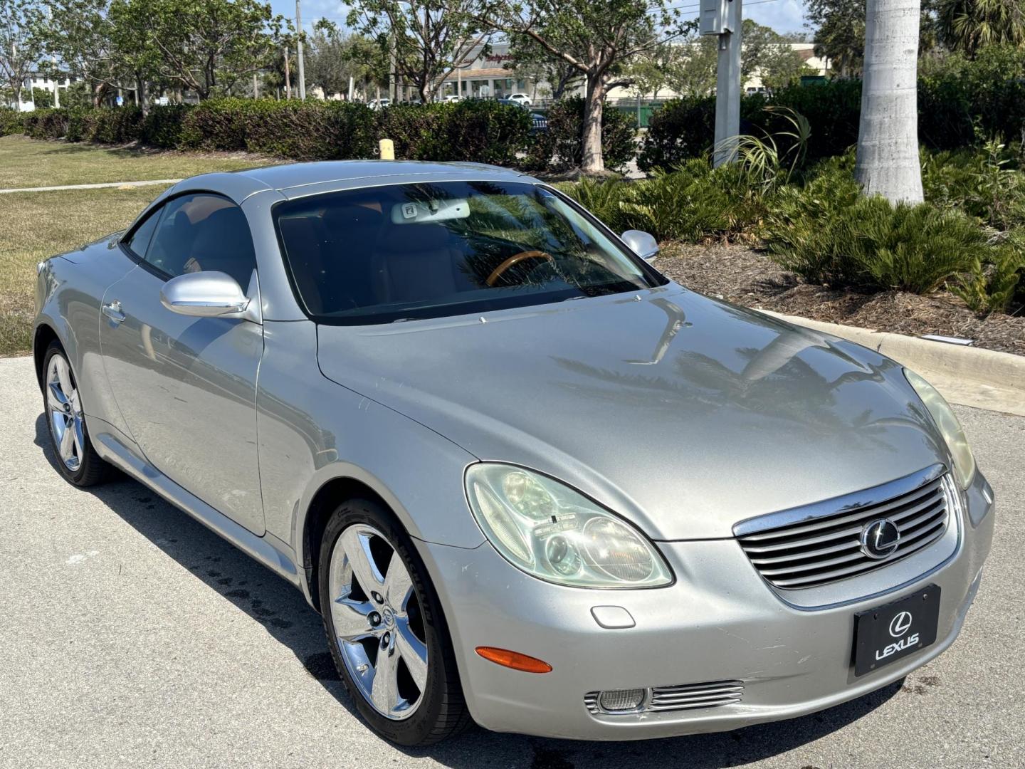 2002 SILVER /BROWN Lexus SC 430 Convertible (JTHFN48Y820) with an 4.3L V8 DOHC 32V engine, 5-Speed Automatic Overdrive transmission, located at 11170 Summerlin Square Dr., Fort Myers Beach, FL, 33931, (239) 999-7777, 26.493546, -81.941628 - Photo#2