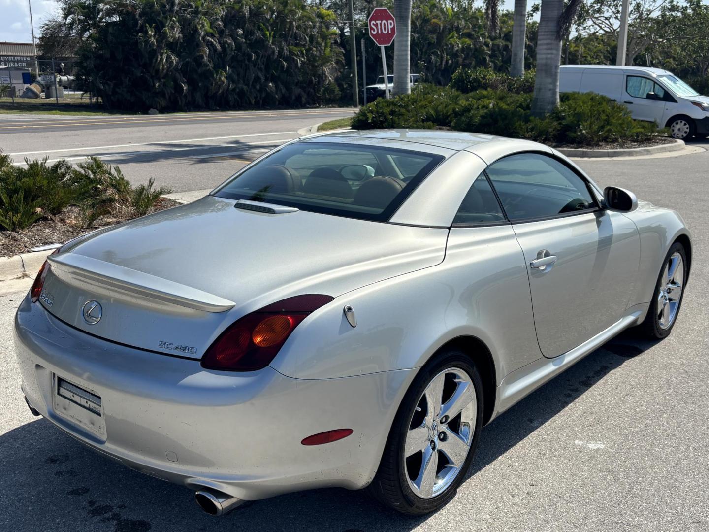 2002 SILVER /BROWN Lexus SC 430 Convertible (JTHFN48Y820) with an 4.3L V8 DOHC 32V engine, 5-Speed Automatic Overdrive transmission, located at 11170 Summerlin Square Dr., Fort Myers Beach, FL, 33931, (239) 999-7777, 26.493546, -81.941628 - Photo#5