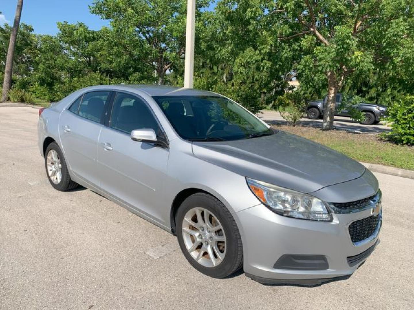 2014 SILVER /Cocoa/Light Neutral CHEVROLET MALIBU 1LT (1G11C5SL2EF) with an 2.5L engine, Automatic transmission, located at 11100 Summerlin Square Dr., Fort Myers Beach, FL, 33931, (239) 999-7777, 26.493452, -81.938683 - Photo#2