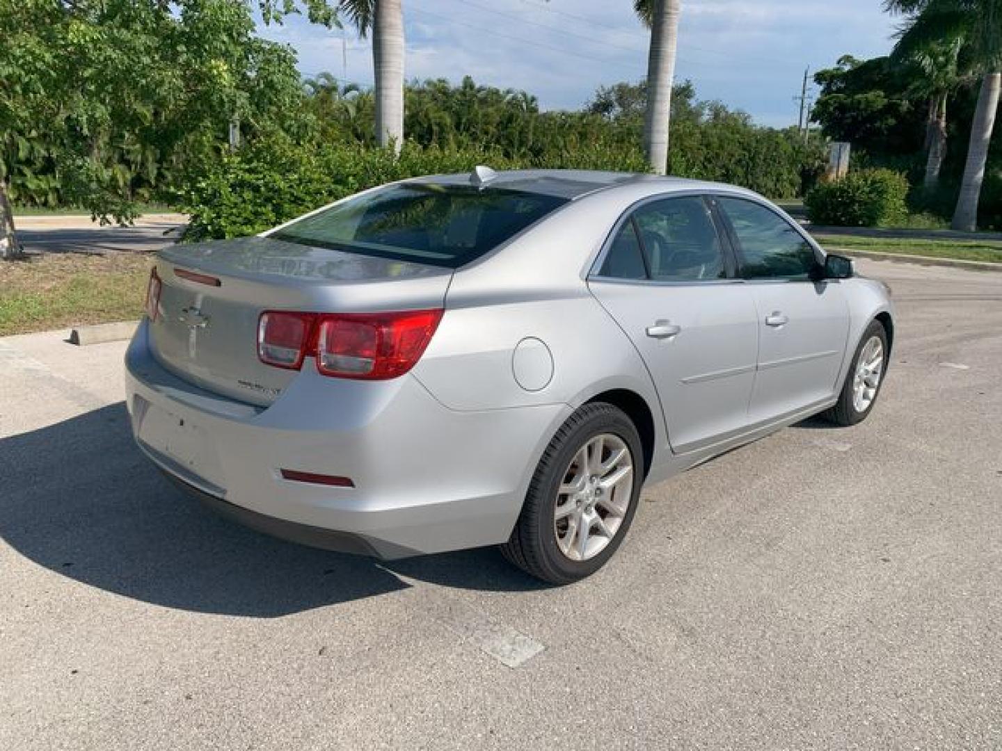 2014 SILVER /Cocoa/Light Neutral CHEVROLET MALIBU 1LT (1G11C5SL2EF) with an 2.5L engine, Automatic transmission, located at 11100 Summerlin Square Dr., Fort Myers Beach, FL, 33931, (239) 999-7777, 26.493452, -81.938683 - Photo#3