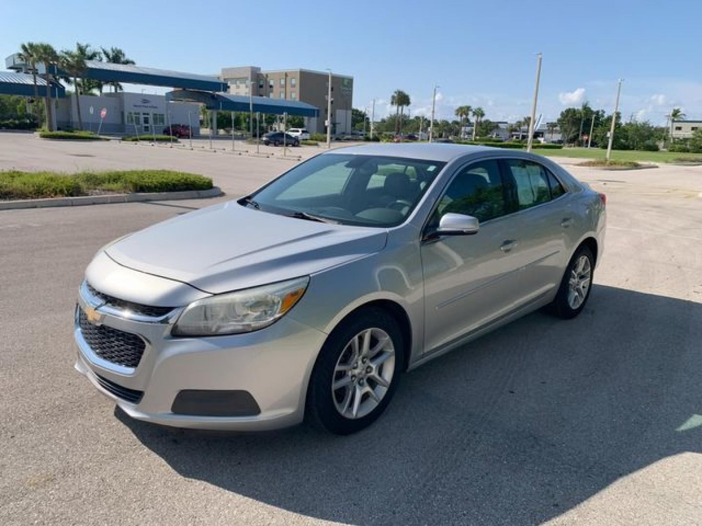 2014 SILVER /Cocoa/Light Neutral CHEVROLET MALIBU 1LT (1G11C5SL2EF) with an 2.5L engine, Automatic transmission, located at 11100 Summerlin Square Dr., Fort Myers Beach, FL, 33931, (239) 999-7777, 26.493452, -81.938683 - Photo#0