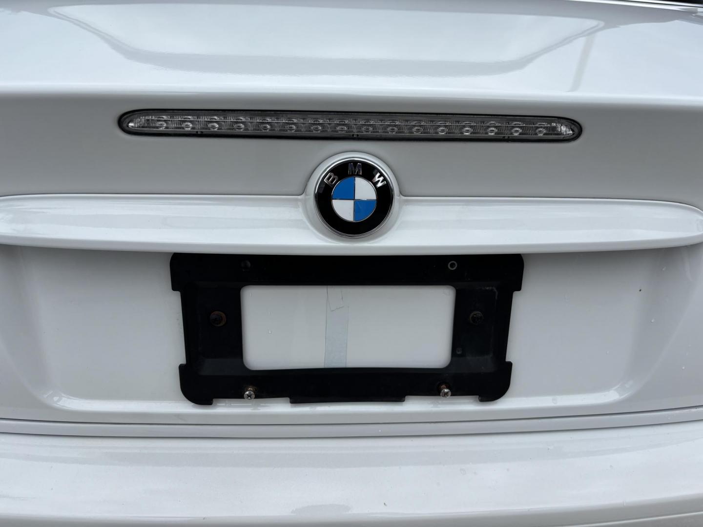 2006 WHITE BMW 325 CI (WBABW33426P) with an 2.5L engine, Automatic transmission, located at 11170 Summerlin Square Dr., Fort Myers Beach, FL, 33931, (239) 999-7777, 26.493546, -81.941628 - Photo#46