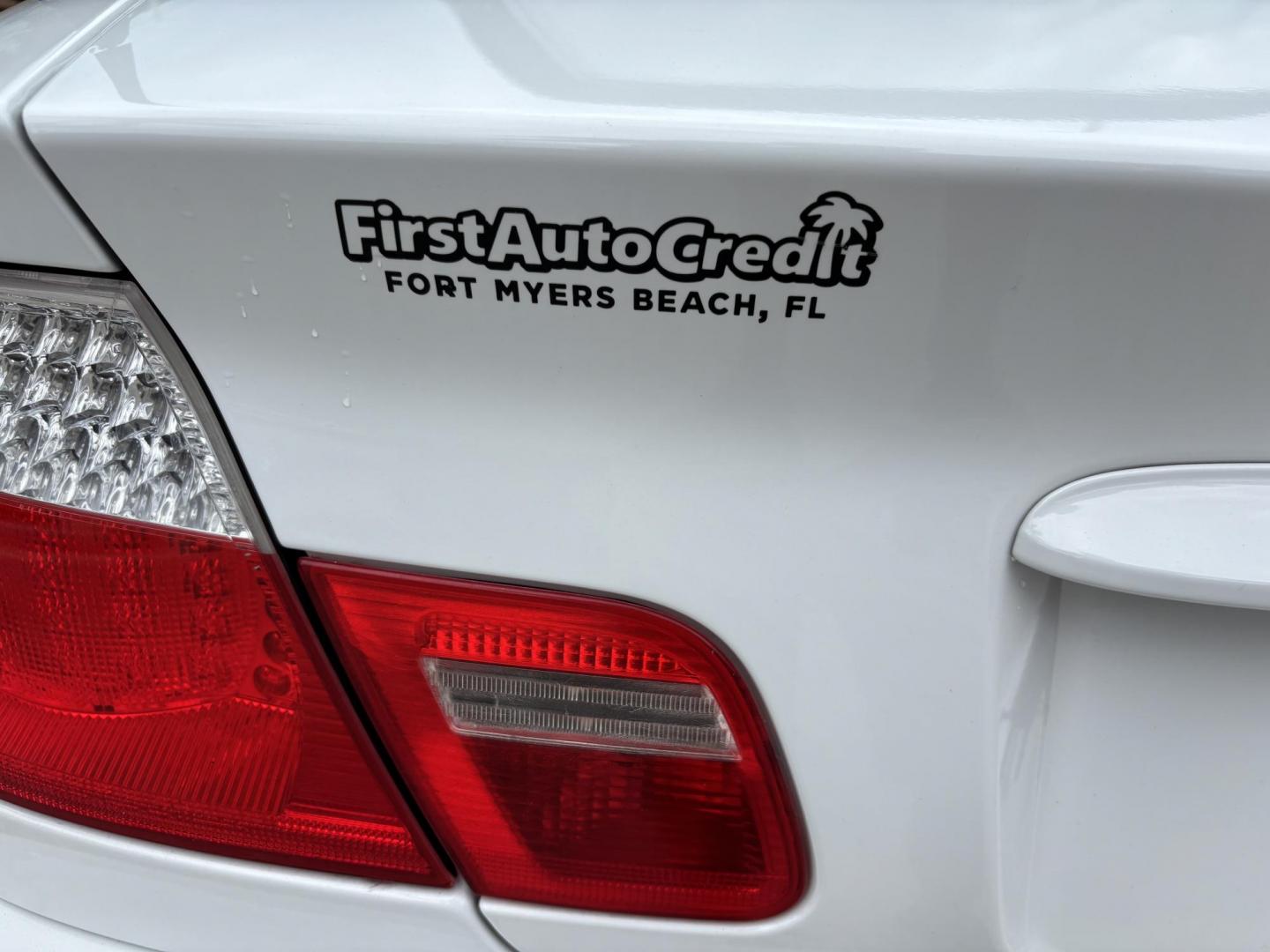 2006 WHITE BMW 325 CI (WBABW33426P) with an 2.5L engine, Automatic transmission, located at 11170 Summerlin Square Dr., Fort Myers Beach, FL, 33931, (239) 999-7777, 26.493546, -81.941628 - Photo#45