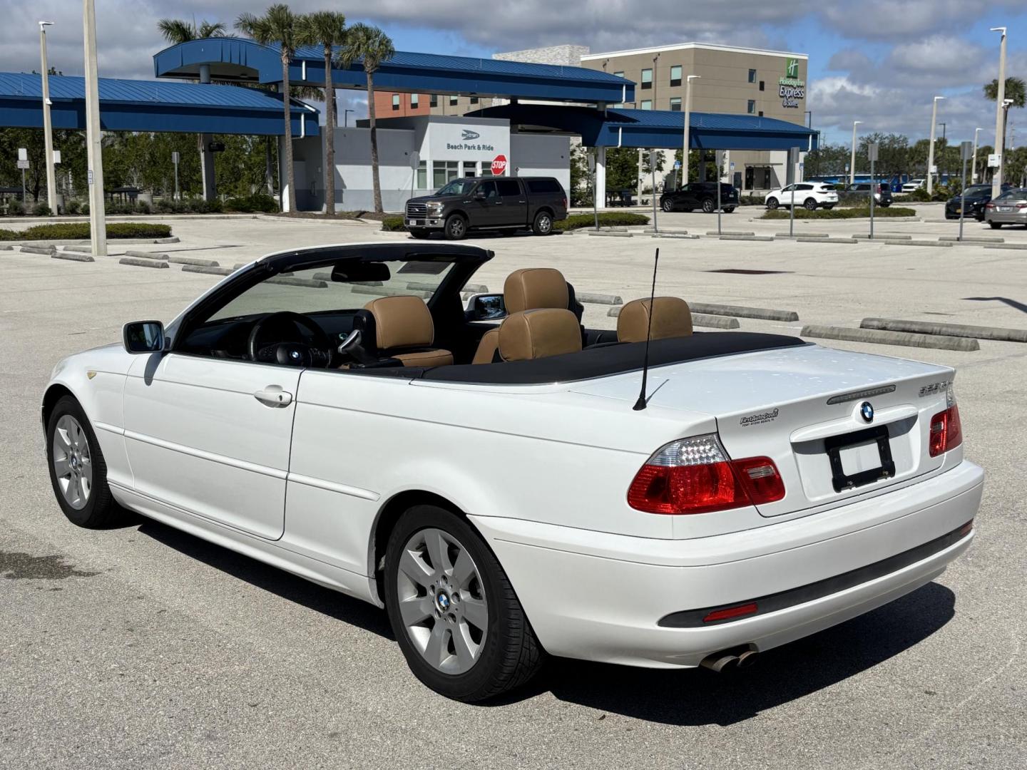 2006 WHITE BMW 325 CI (WBABW33426P) with an 2.5L engine, Automatic transmission, located at 11170 Summerlin Square Dr., Fort Myers Beach, FL, 33931, (239) 999-7777, 26.493546, -81.941628 - Photo#6