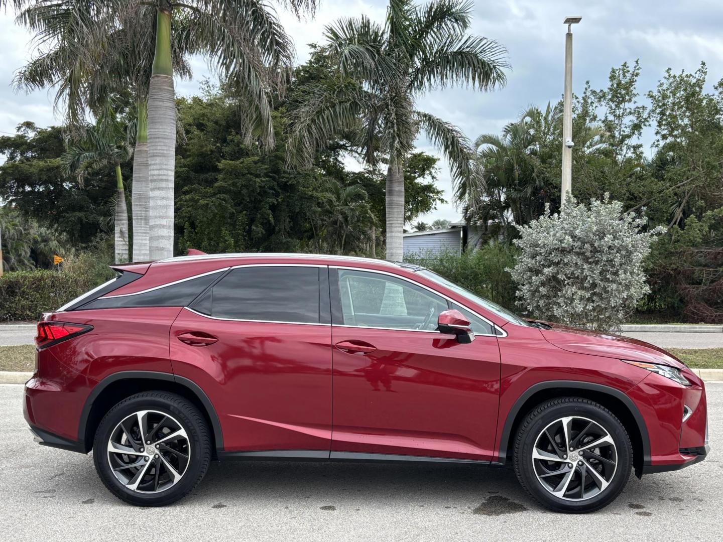 2016 RED /TAN LEXUS RX 350 (2T2ZZMCA4GC) with an 3.5L engine, Automatic transmission, located at 11170 Summerlin Square Dr., Fort Myers Beach, FL, 33931, (239) 999-7777, 26.493546, -81.941628 - 2 Owner No Damage, No Accident Carfax Florida Owned Clean Title - Photo#3