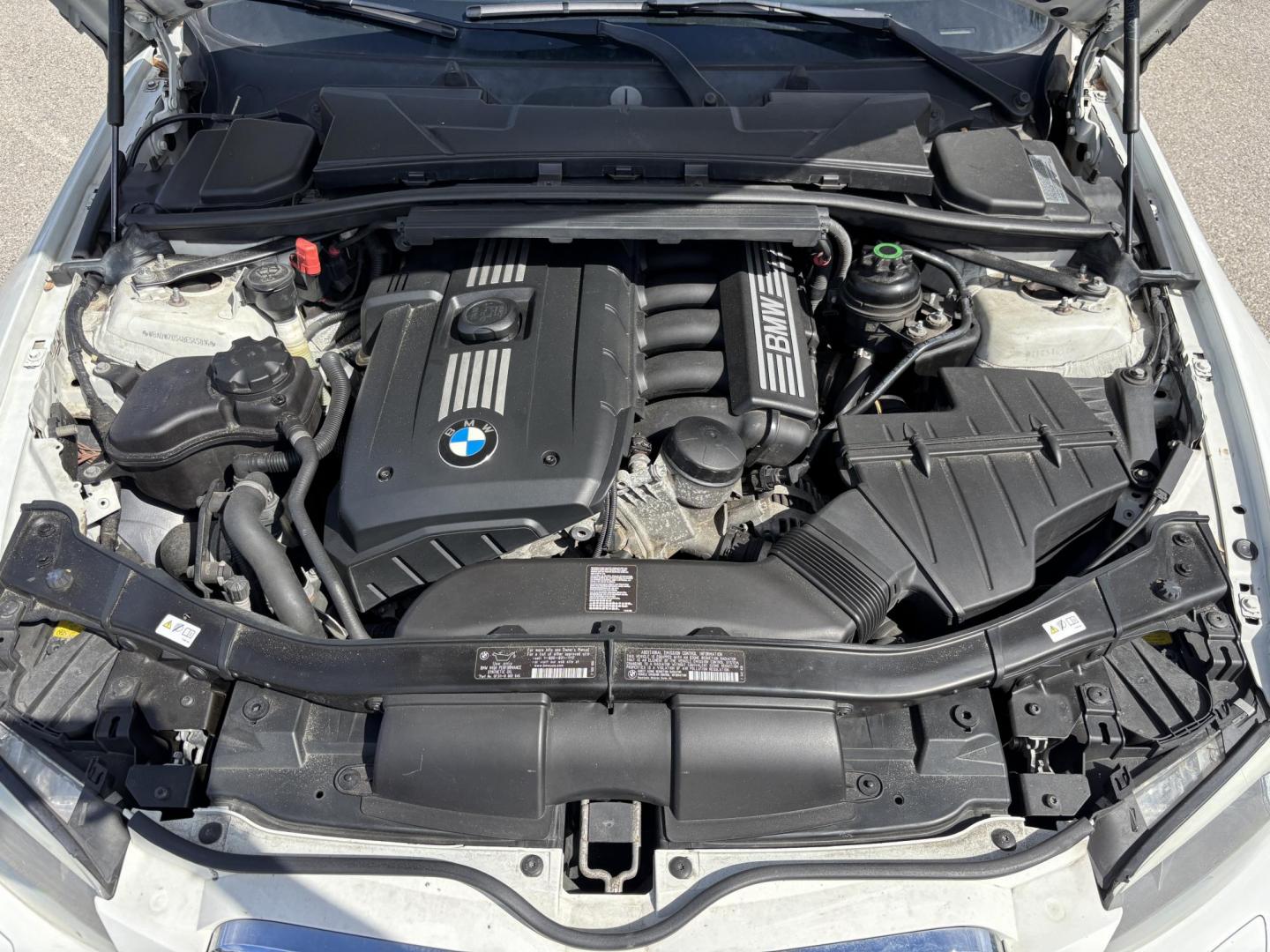 2011 WHITE /BEIGE BMW 328 I SULEV (WBADW7C54BE) with an 3.0L engine, Automatic transmission, located at 11170 Summerlin Square Dr., Fort Myers Beach, FL, 33931, (239) 999-7777, 26.493546, -81.941628 - Photo#39