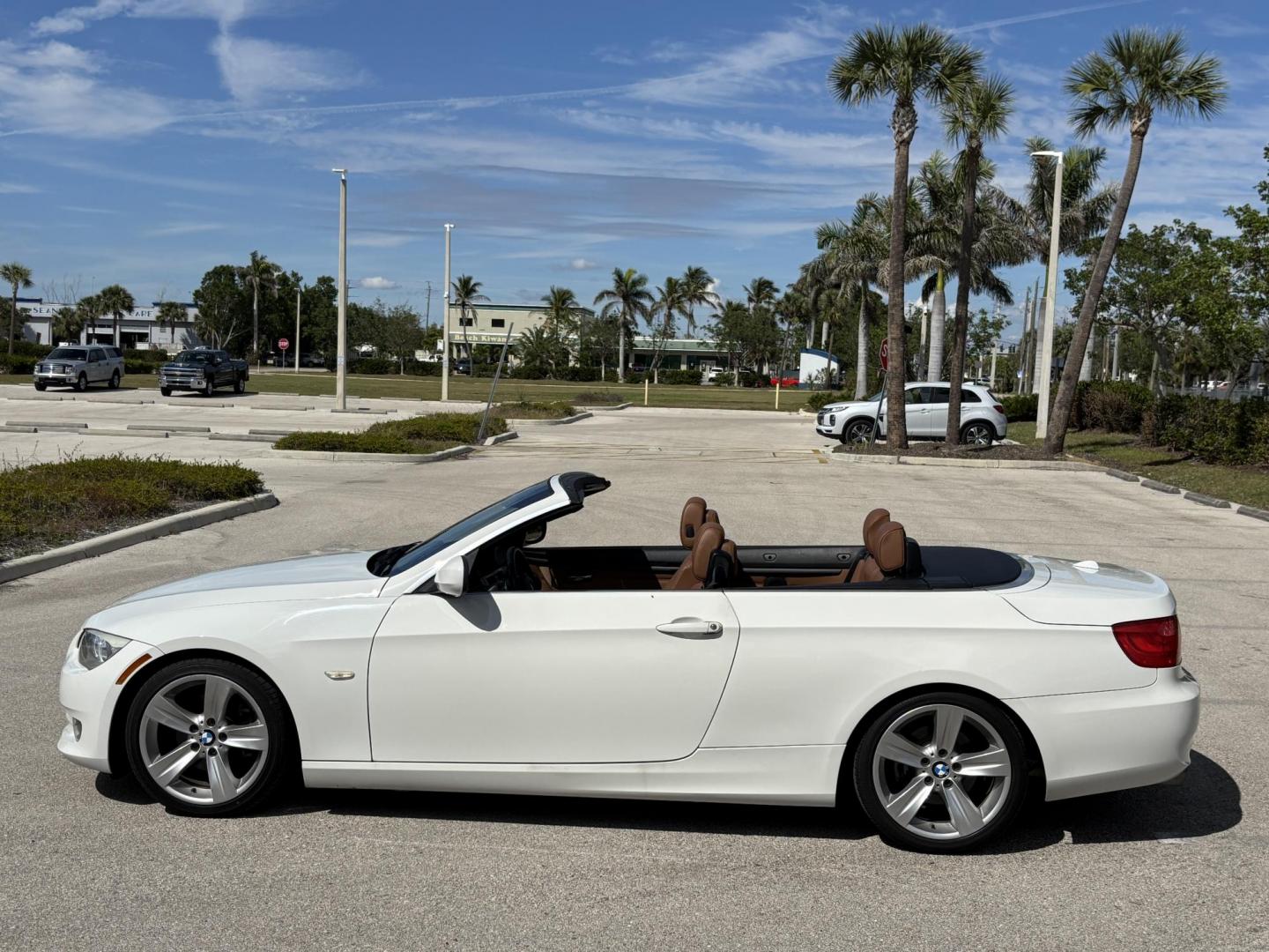 2011 WHITE /BEIGE BMW 328 I SULEV (WBADW7C54BE) with an 3.0L engine, Automatic transmission, located at 11170 Summerlin Square Dr., Fort Myers Beach, FL, 33931, (239) 999-7777, 26.493546, -81.941628 - Photo#15