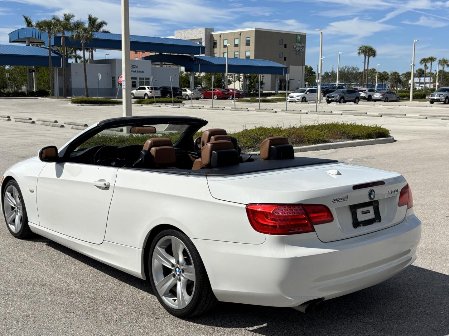 2011 WHITE /BEIGE BMW 328 I SULEV (WBADW7C54BE) with an 3.0L engine, Automatic transmission, located at 11170 Summerlin Square Dr., Fort Myers Beach, FL, 33931, (239) 999-7777, 26.493546, -81.941628 - Photo#12