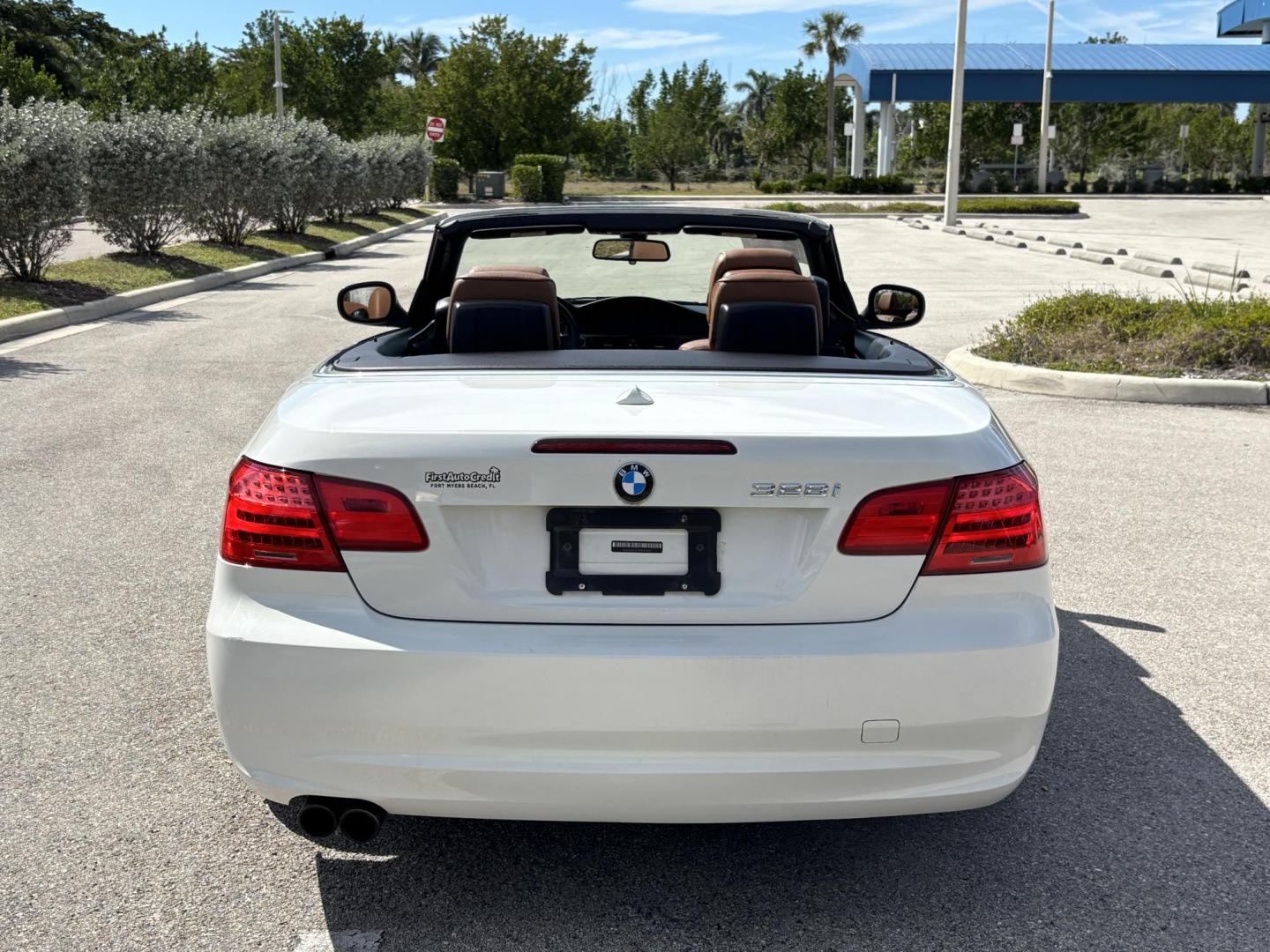 2011 WHITE /BEIGE BMW 328 I SULEV (WBADW7C54BE) with an 3.0L engine, Automatic transmission, located at 11170 Summerlin Square Dr., Fort Myers Beach, FL, 33931, (239) 999-7777, 26.493546, -81.941628 - Photo#13