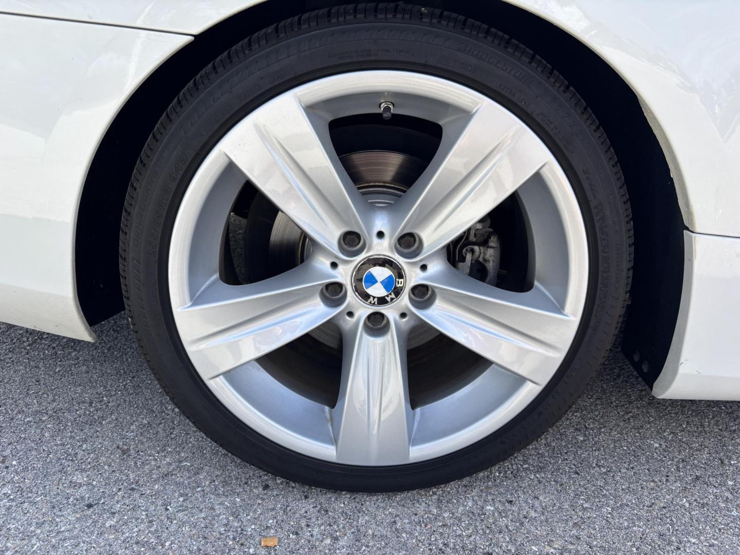 2011 WHITE /BEIGE BMW 328 I SULEV (WBADW7C54BE) with an 3.0L engine, Automatic transmission, located at 11170 Summerlin Square Dr., Fort Myers Beach, FL, 33931, (239) 999-7777, 26.493546, -81.941628 - Photo#40