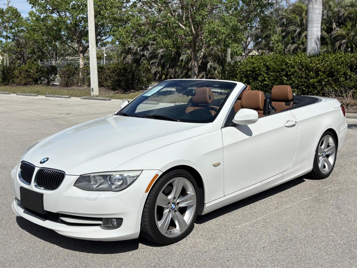 2011 WHITE /BEIGE BMW 328 I SULEV (WBADW7C54BE) with an 3.0L engine, Automatic transmission, located at 11170 Summerlin Square Dr., Fort Myers Beach, FL, 33931, (239) 999-7777, 26.493546, -81.941628 - Photo#8