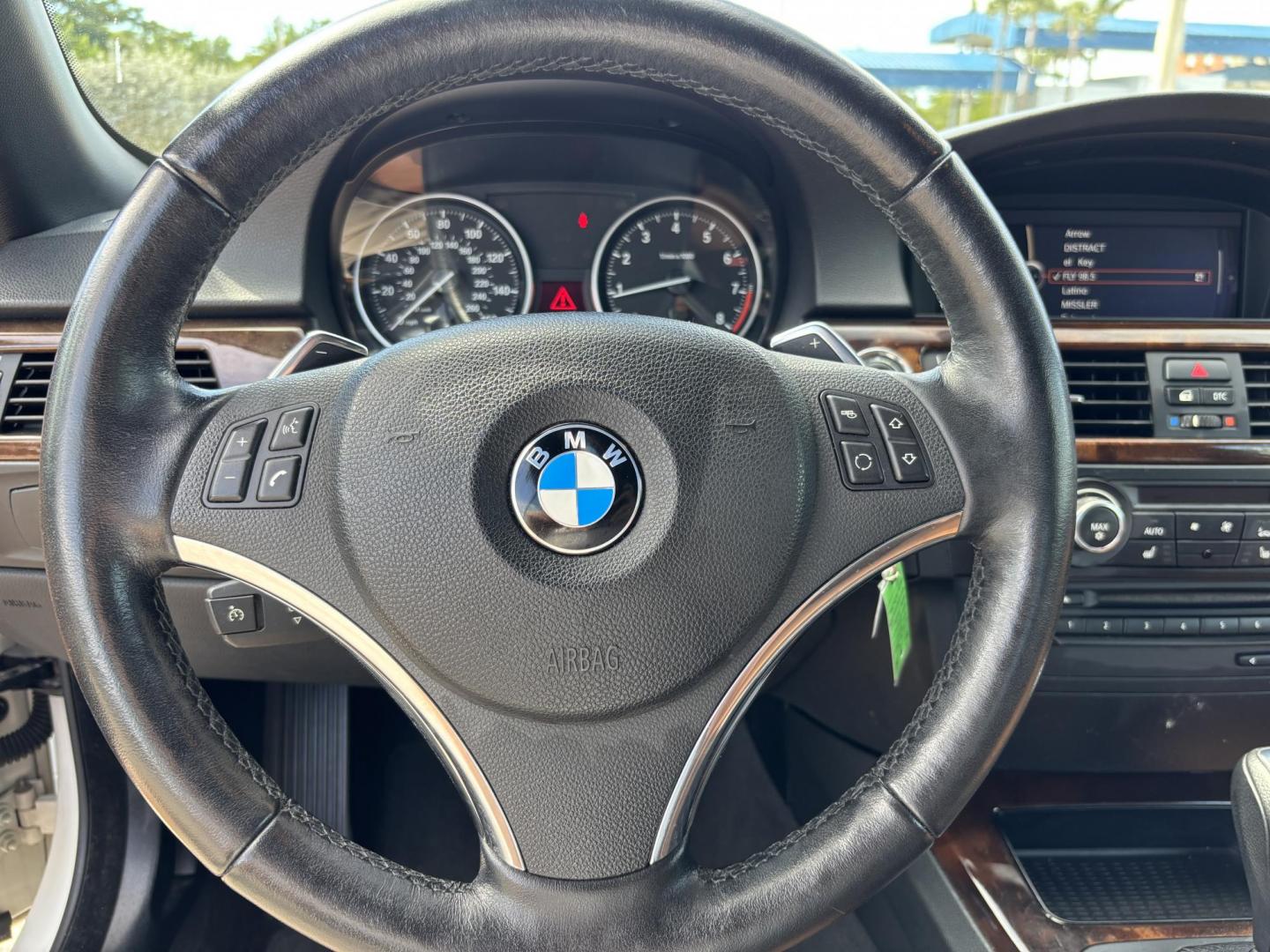 2011 WHITE /BEIGE BMW 328 I SULEV (WBADW7C54BE) with an 3.0L engine, Automatic transmission, located at 11170 Summerlin Square Dr., Fort Myers Beach, FL, 33931, (239) 999-7777, 26.493546, -81.941628 - Photo#25